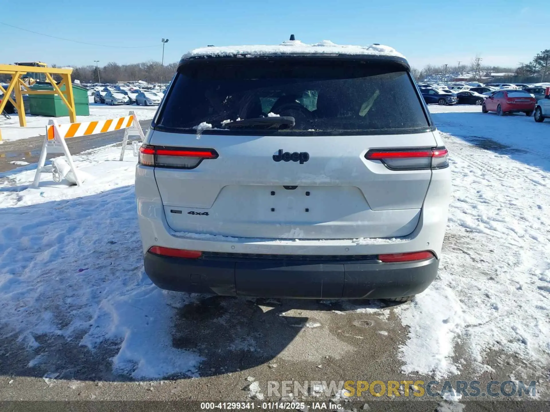 17 Photograph of a damaged car 1C4RJKAG3M8201779 JEEP GRAND CHEROKEE L 2021