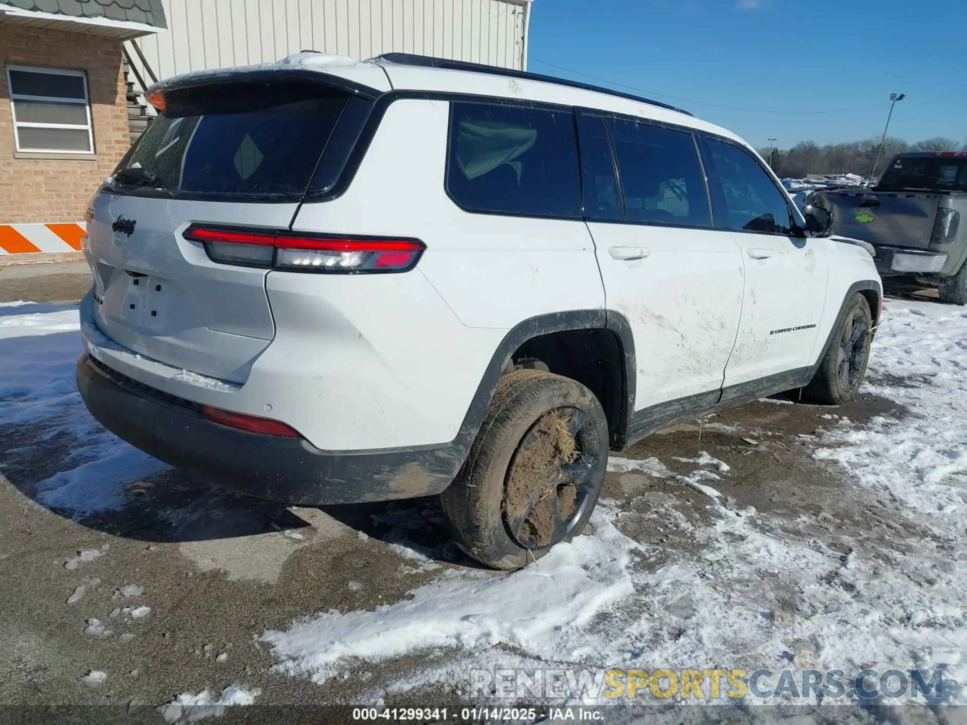 4 Photograph of a damaged car 1C4RJKAG3M8201779 JEEP GRAND CHEROKEE L 2021