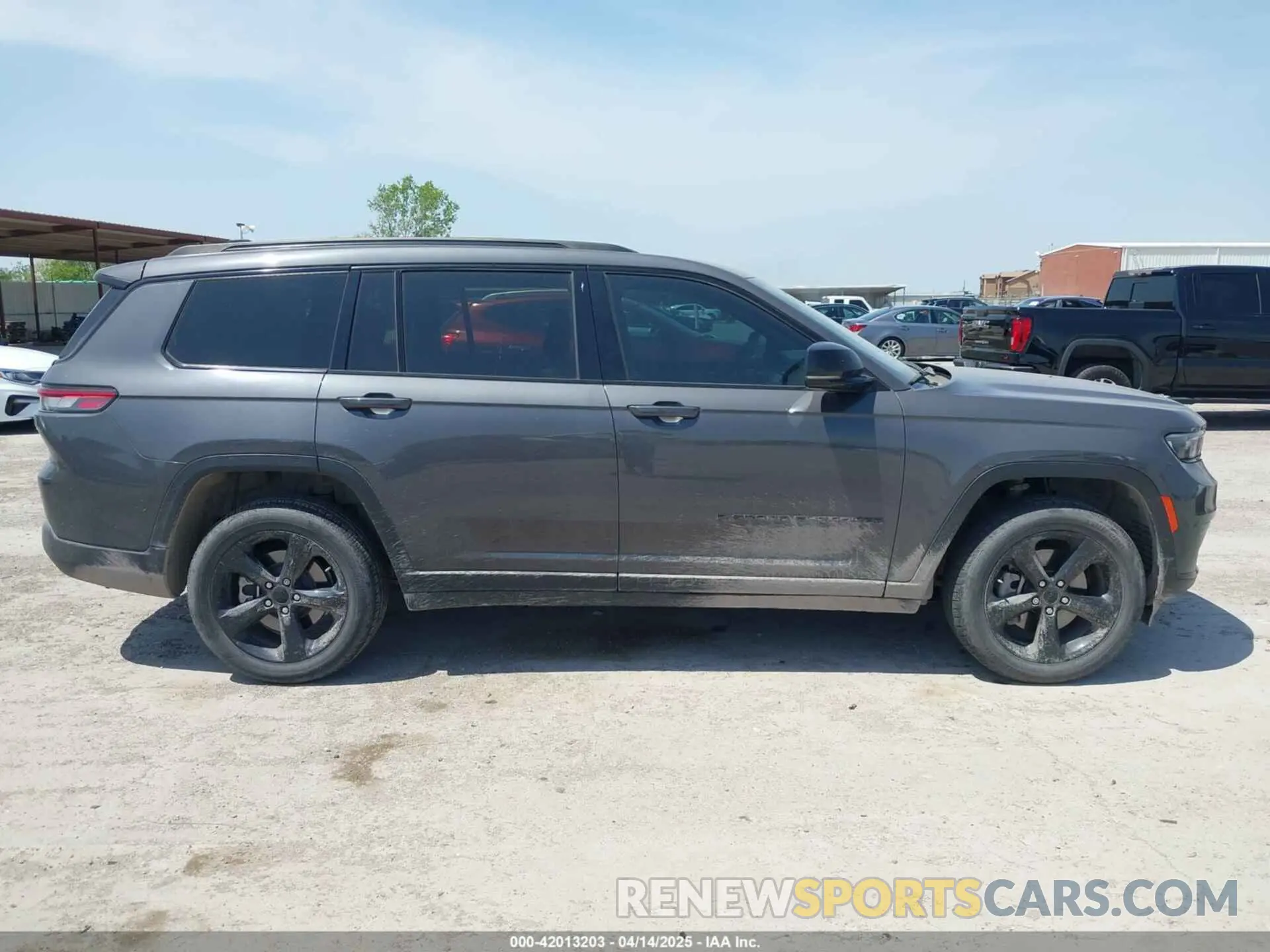 13 Photograph of a damaged car 1C4RJKAG4M8151314 JEEP GRAND CHEROKEE L 2021
