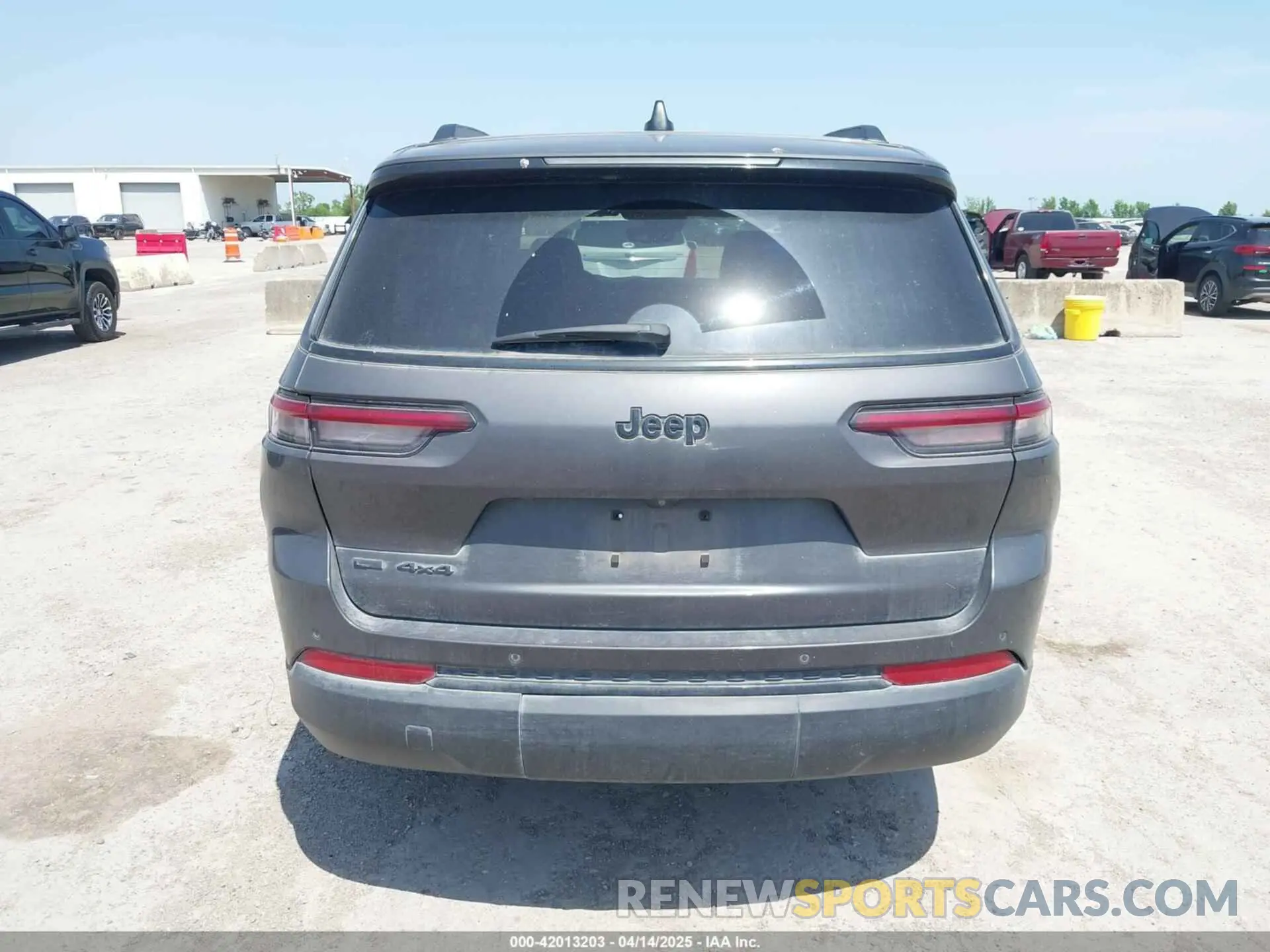 16 Photograph of a damaged car 1C4RJKAG4M8151314 JEEP GRAND CHEROKEE L 2021