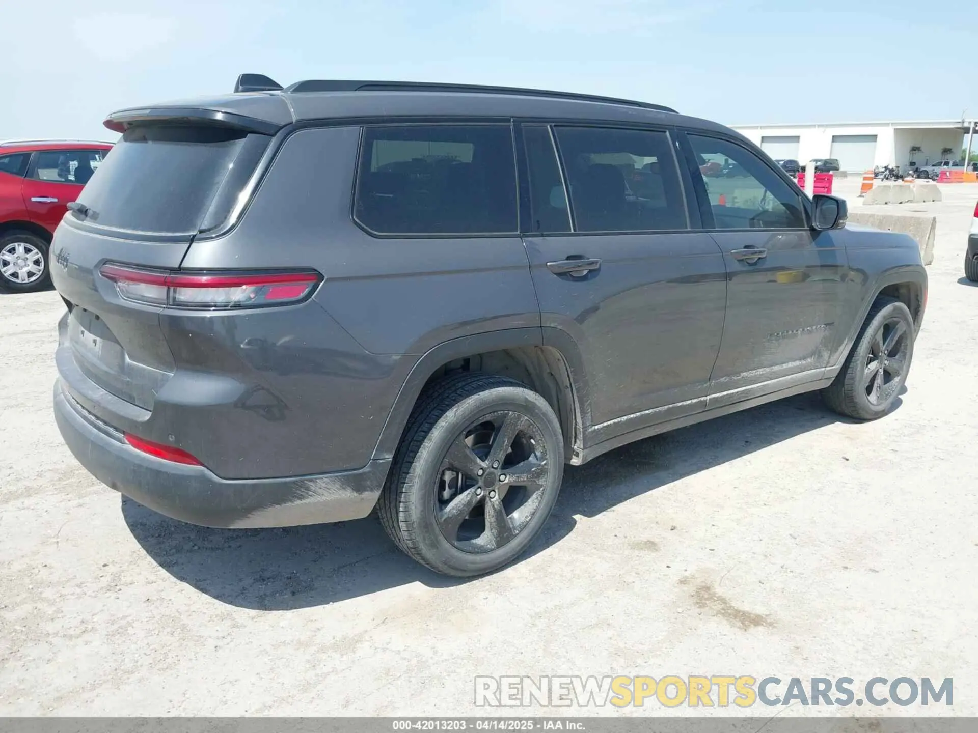 4 Photograph of a damaged car 1C4RJKAG4M8151314 JEEP GRAND CHEROKEE L 2021