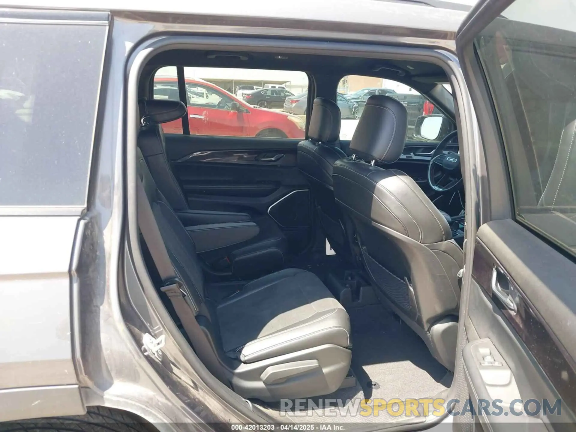 8 Photograph of a damaged car 1C4RJKAG4M8151314 JEEP GRAND CHEROKEE L 2021