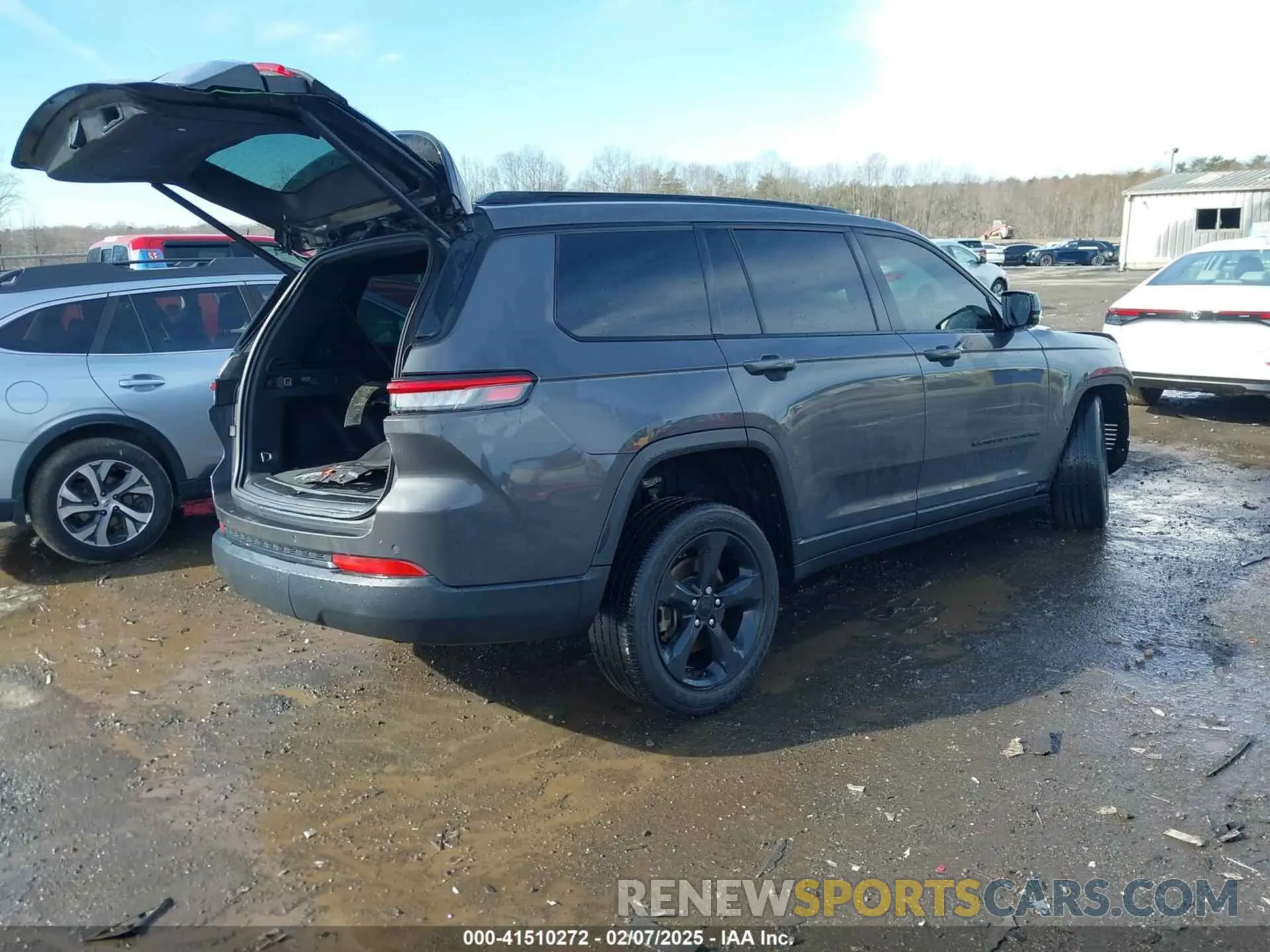 4 Photograph of a damaged car 1C4RJKAG4M8161146 JEEP GRAND CHEROKEE L 2021