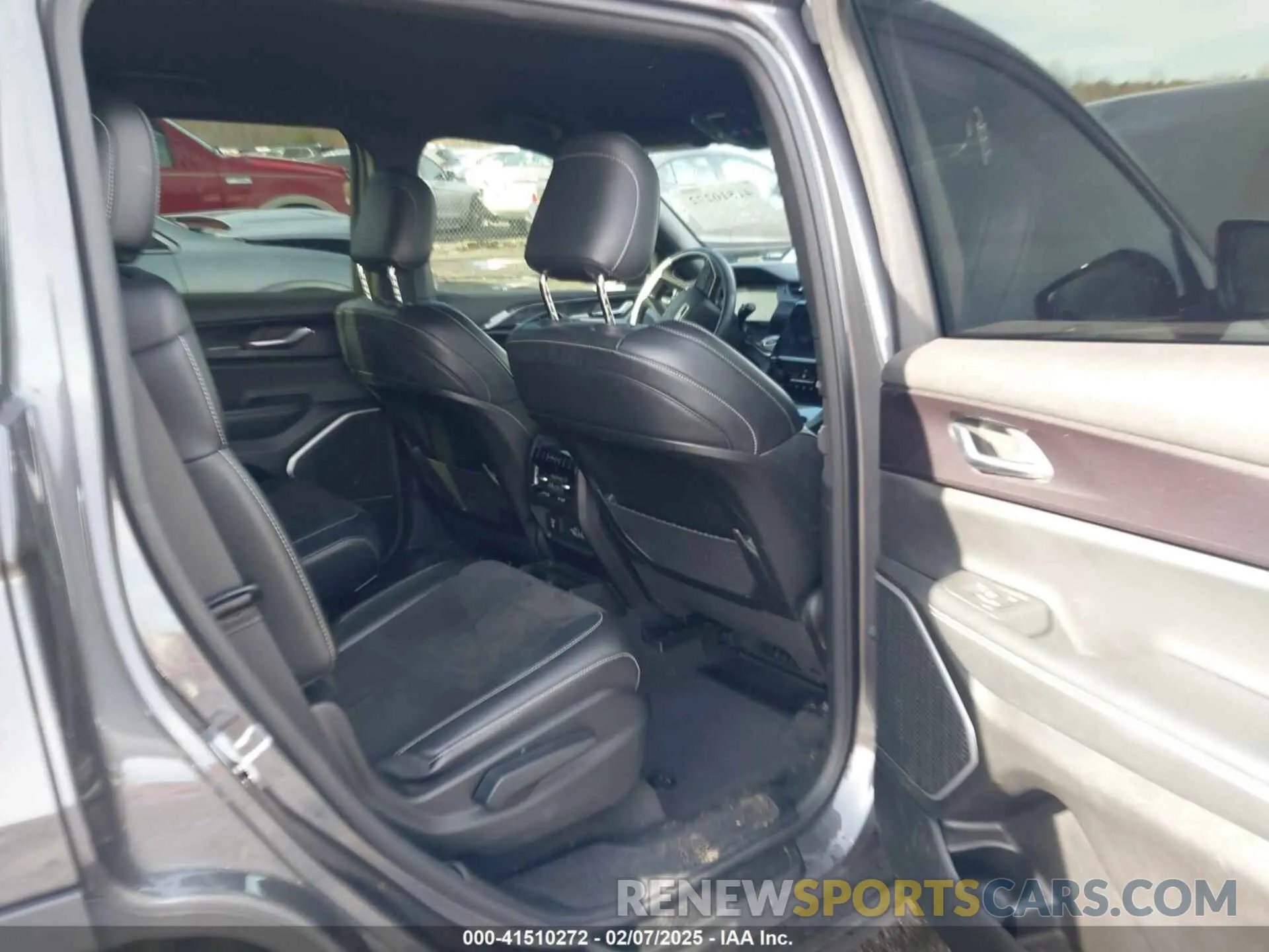 8 Photograph of a damaged car 1C4RJKAG4M8161146 JEEP GRAND CHEROKEE L 2021