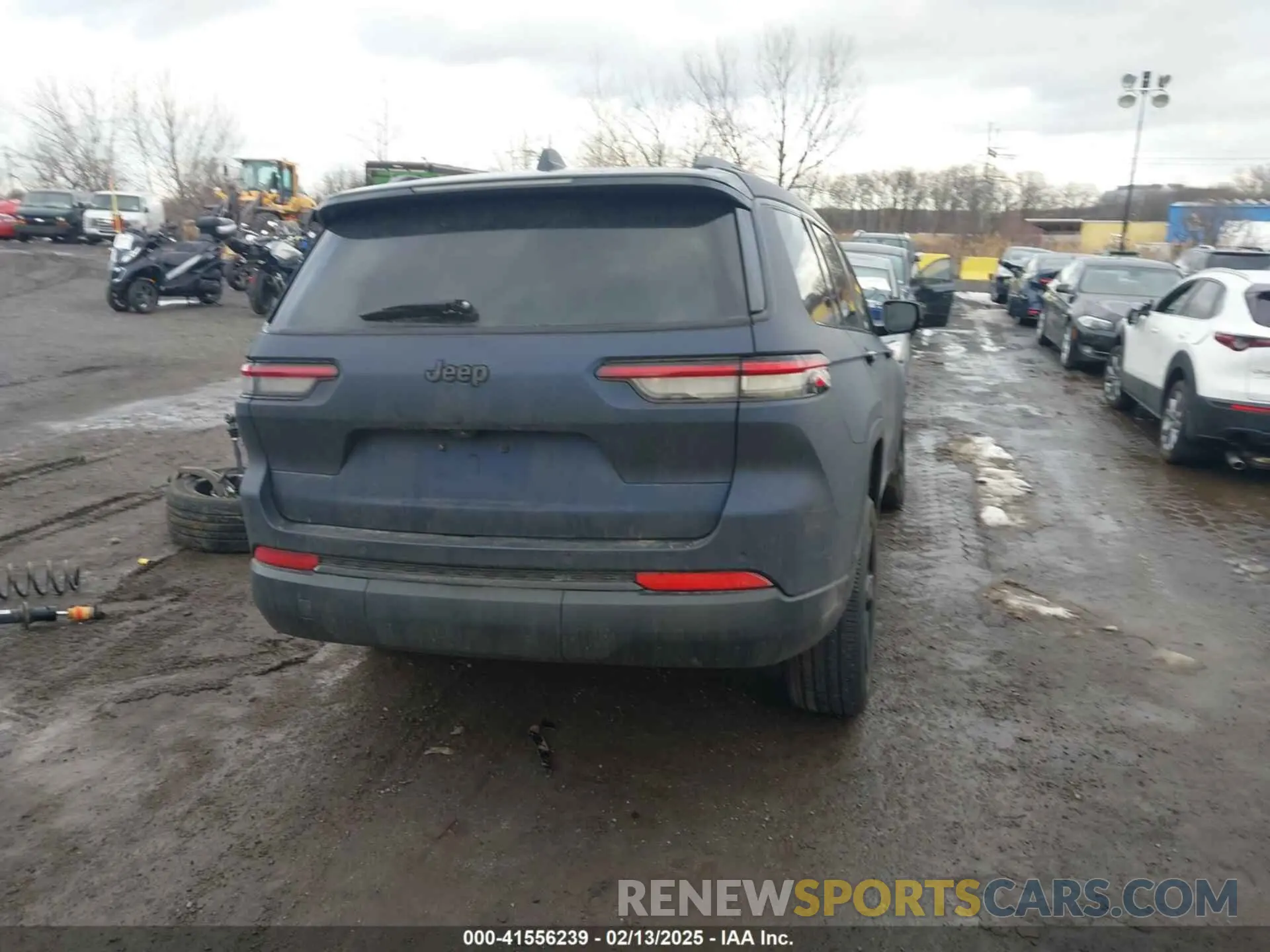 17 Photograph of a damaged car 1C4RJKAG4M8168937 JEEP GRAND CHEROKEE L 2021
