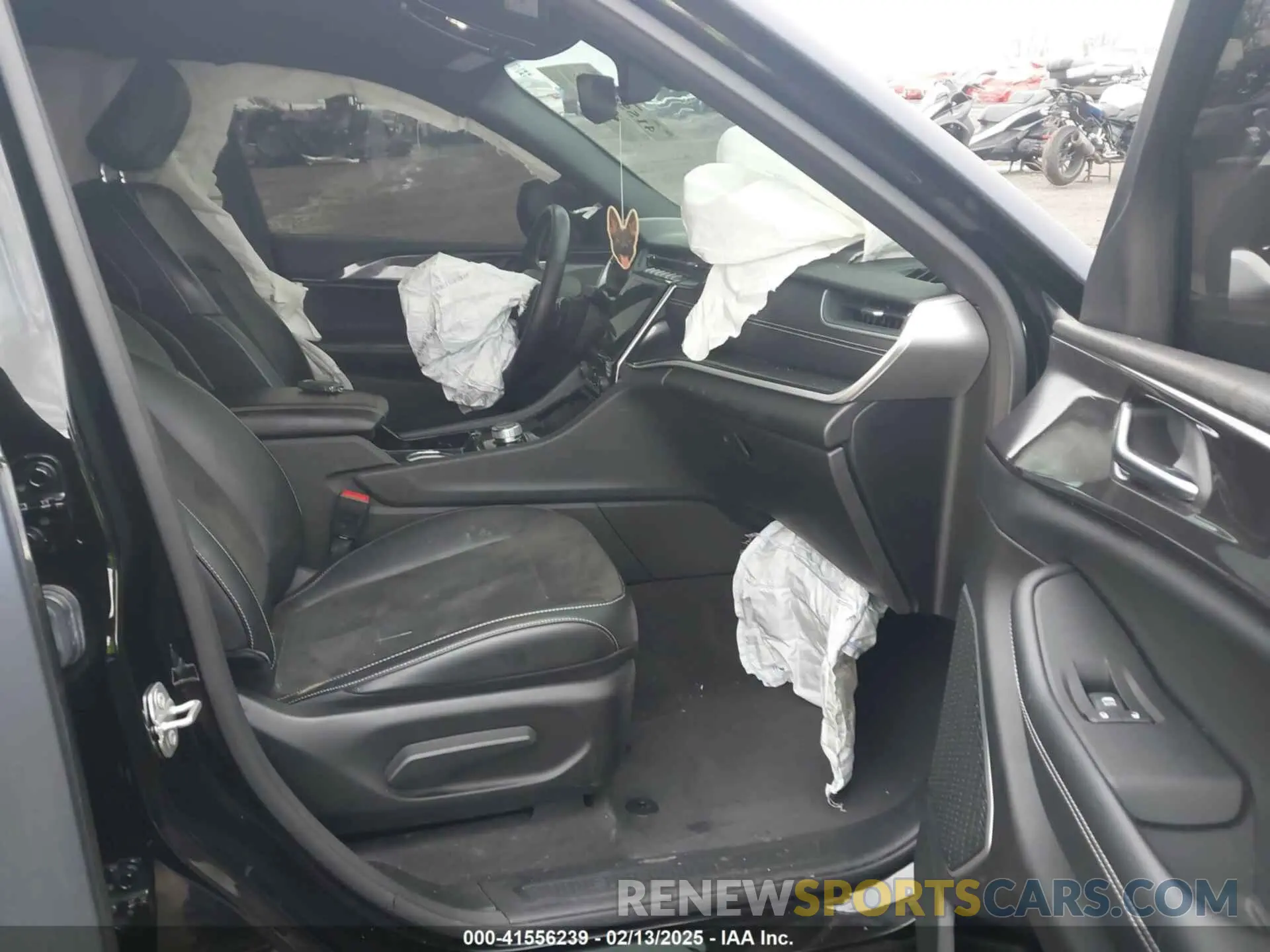 5 Photograph of a damaged car 1C4RJKAG4M8168937 JEEP GRAND CHEROKEE L 2021