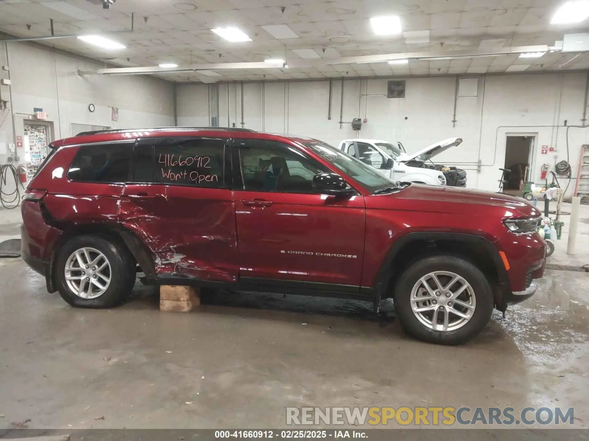13 Photograph of a damaged car 1C4RJKAG4M8169893 JEEP GRAND CHEROKEE L 2021