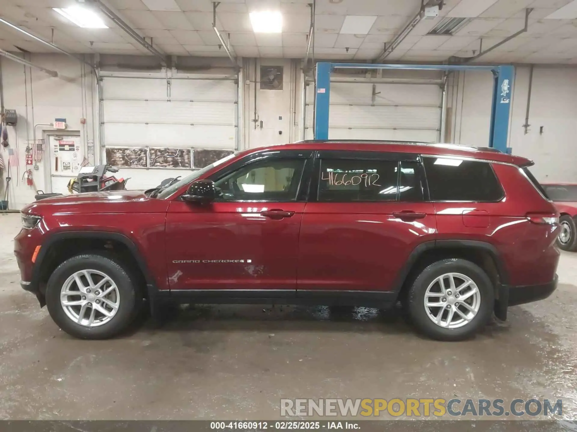 14 Photograph of a damaged car 1C4RJKAG4M8169893 JEEP GRAND CHEROKEE L 2021