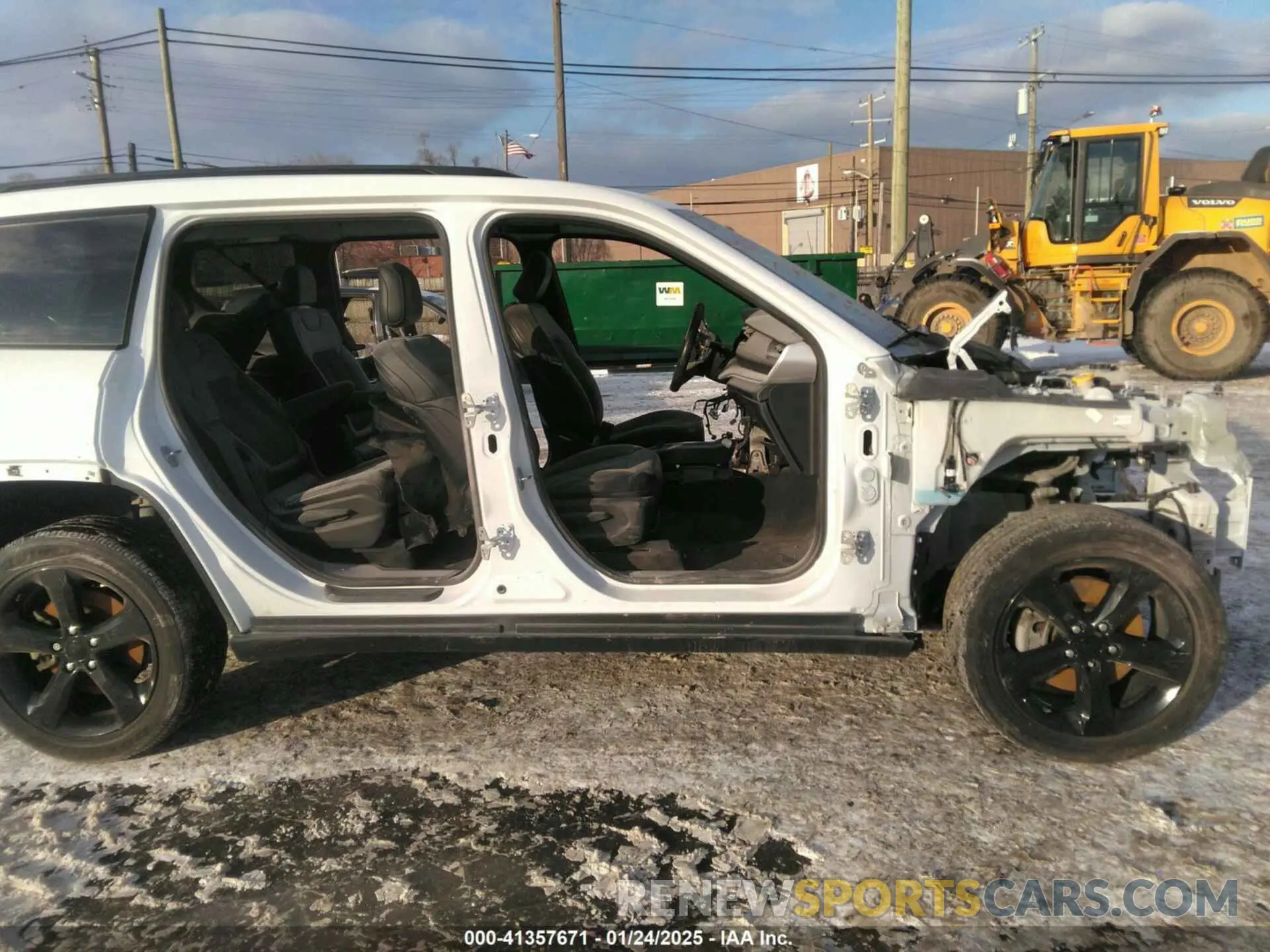 12 Photograph of a damaged car 1C4RJKAG6M8186114 JEEP GRAND CHEROKEE L 2021