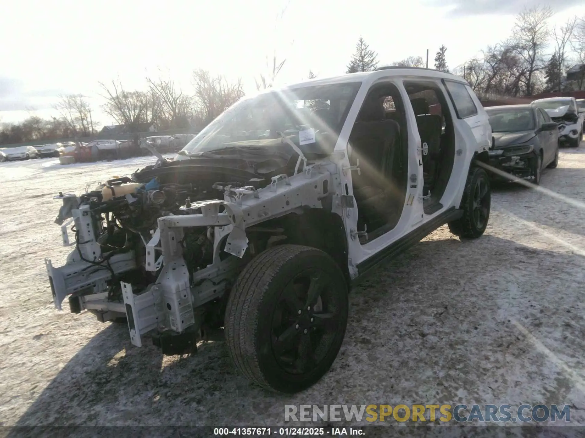 2 Photograph of a damaged car 1C4RJKAG6M8186114 JEEP GRAND CHEROKEE L 2021