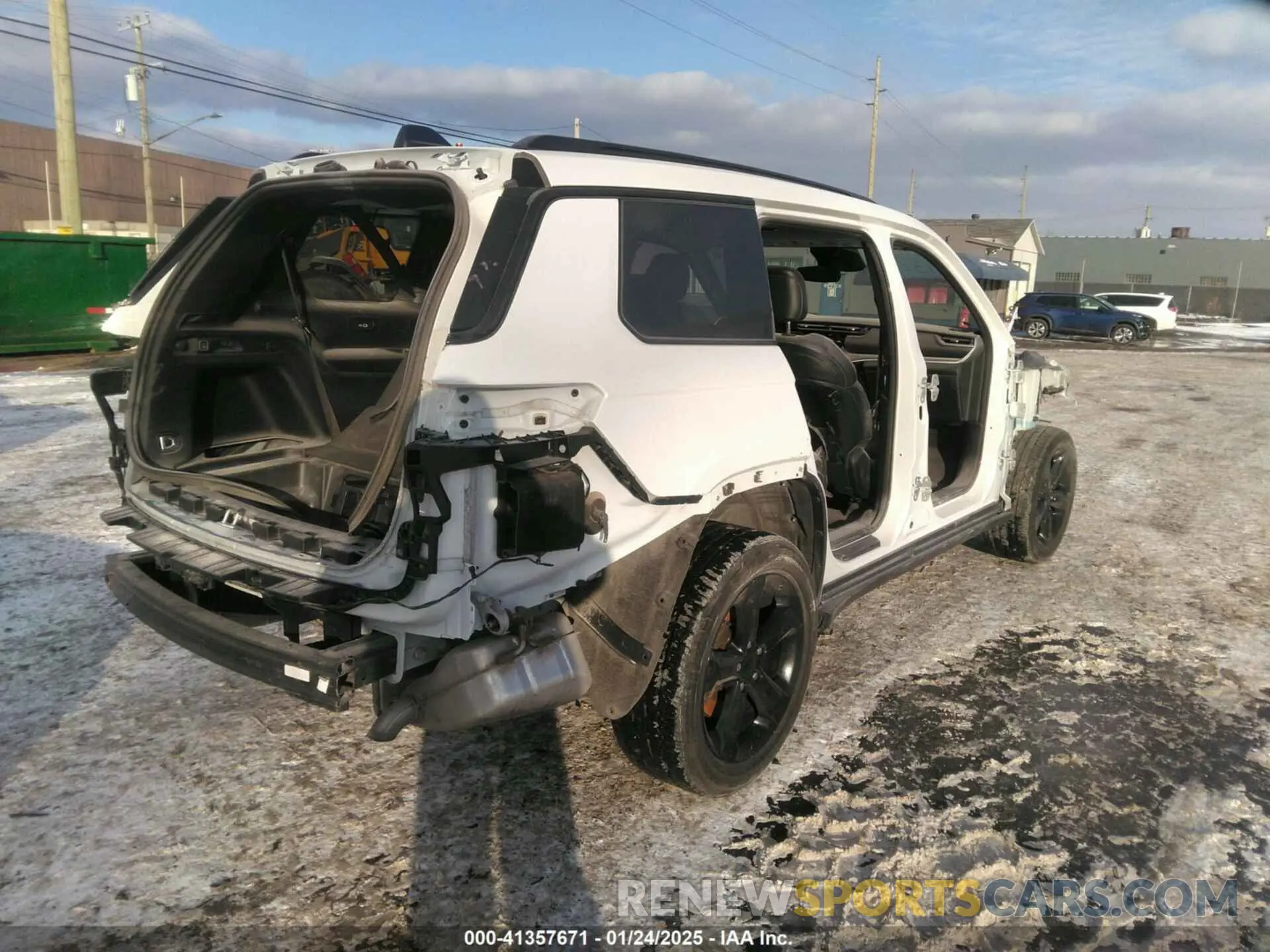 4 Photograph of a damaged car 1C4RJKAG6M8186114 JEEP GRAND CHEROKEE L 2021