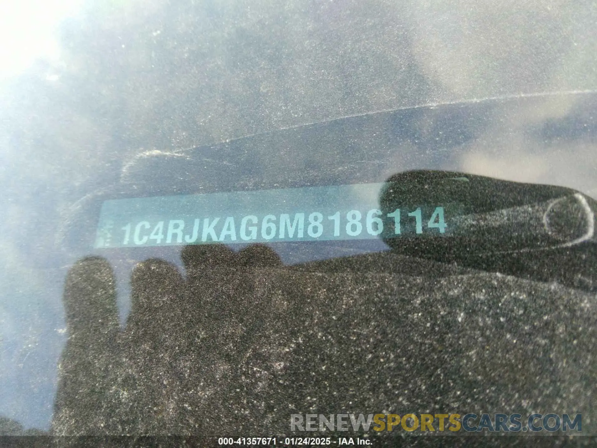 9 Photograph of a damaged car 1C4RJKAG6M8186114 JEEP GRAND CHEROKEE L 2021