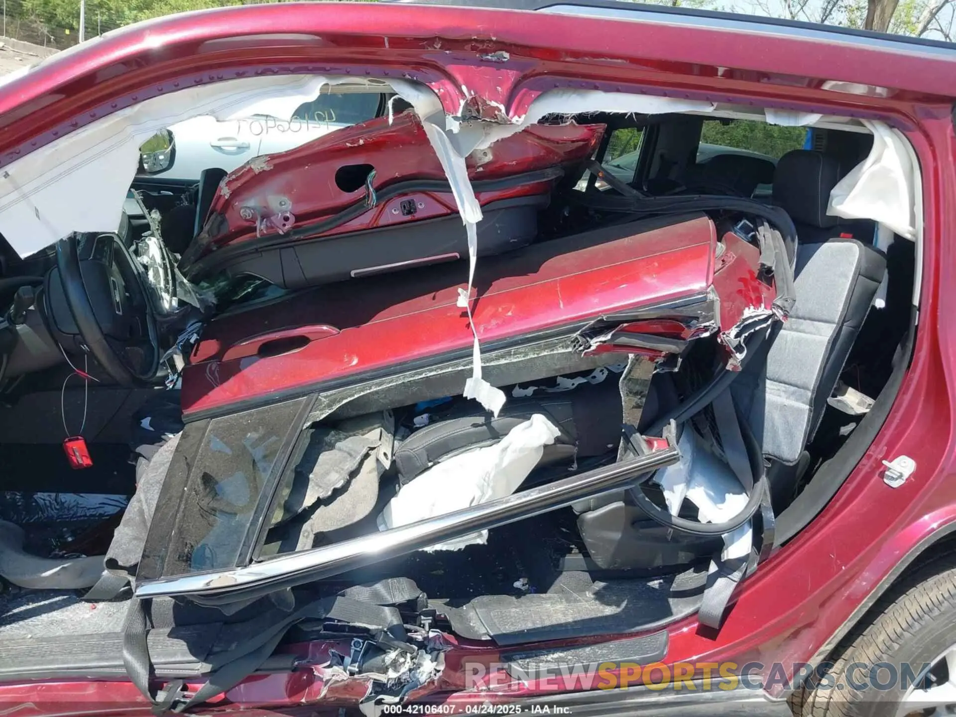 12 Photograph of a damaged car 1C4RJKAG7M8168463 JEEP GRAND CHEROKEE L 2021