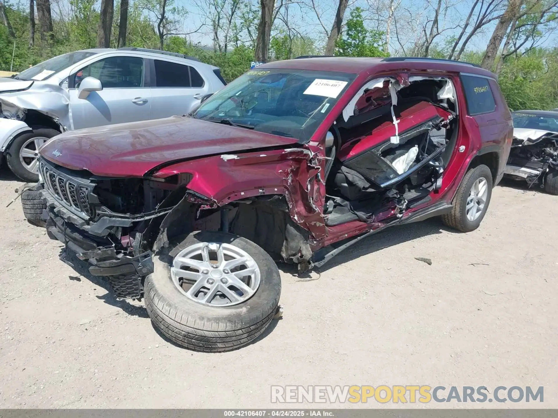 2 Photograph of a damaged car 1C4RJKAG7M8168463 JEEP GRAND CHEROKEE L 2021