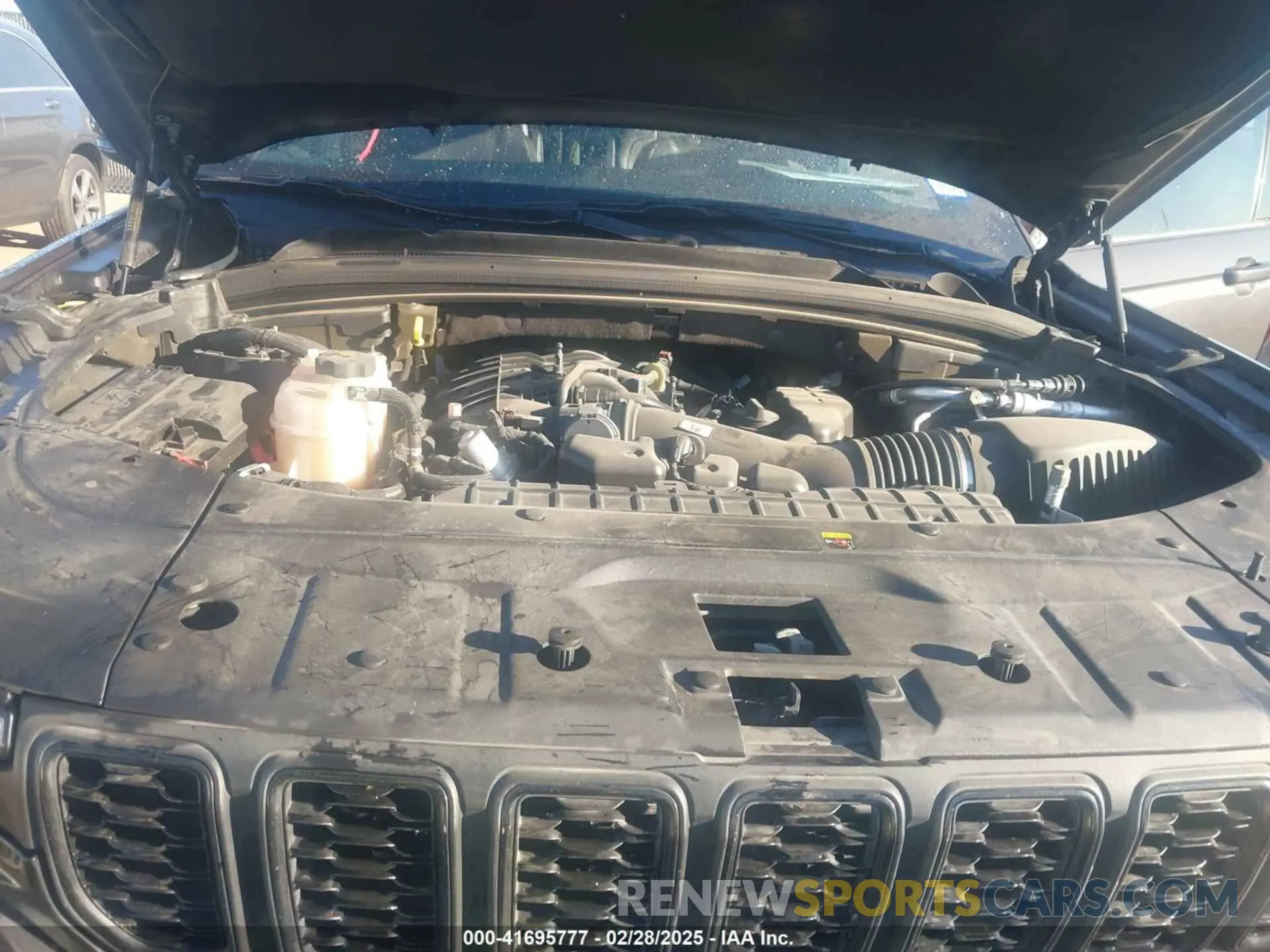 10 Photograph of a damaged car 1C4RJKAG7M8209612 JEEP GRAND CHEROKEE L 2021