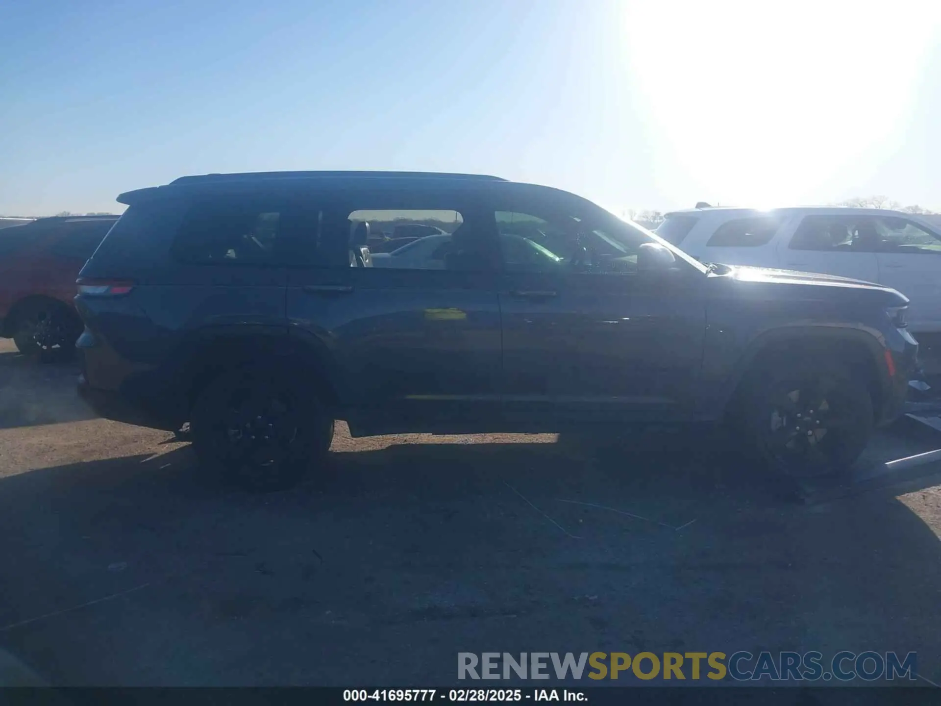 14 Photograph of a damaged car 1C4RJKAG7M8209612 JEEP GRAND CHEROKEE L 2021