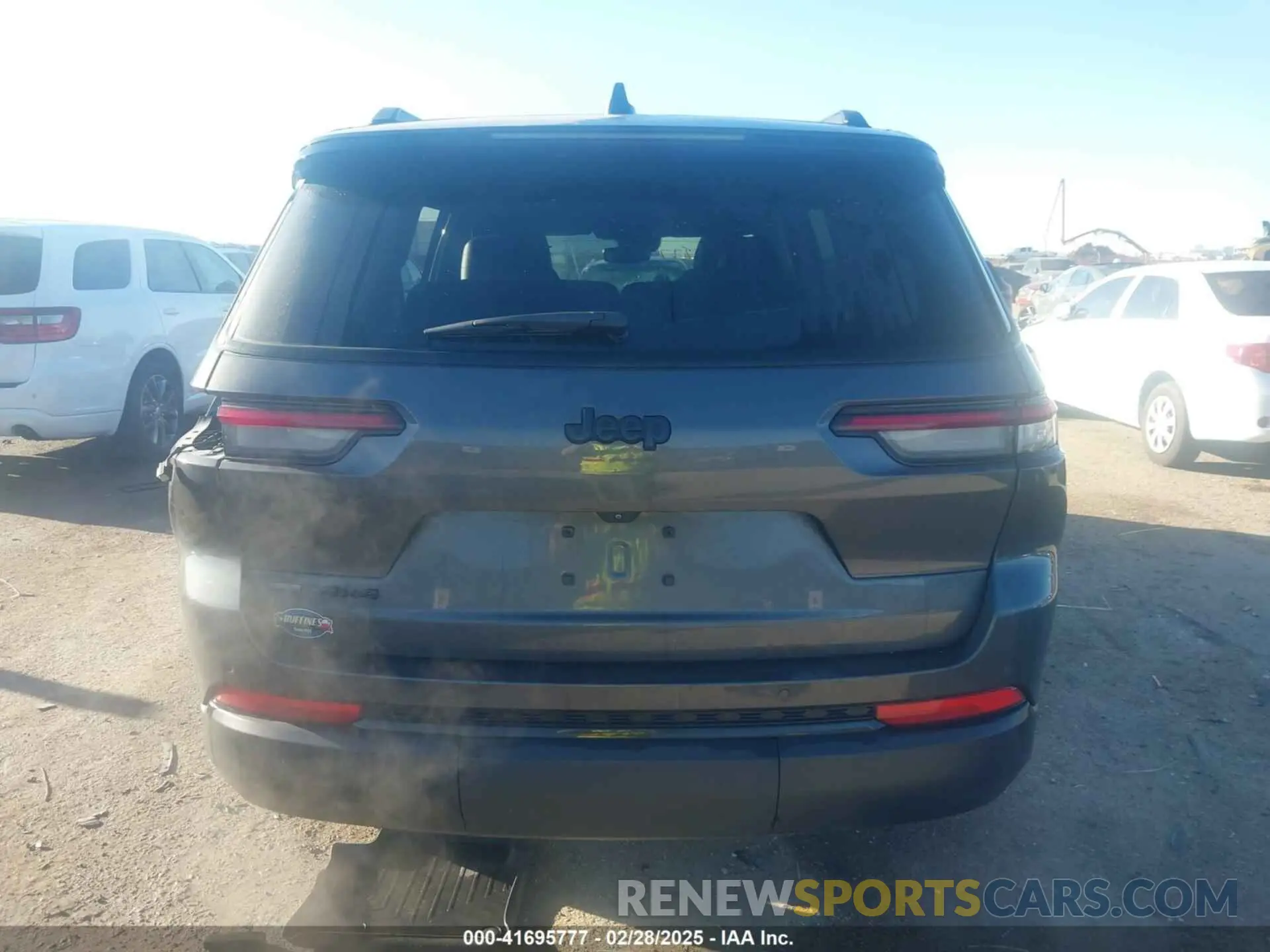 17 Photograph of a damaged car 1C4RJKAG7M8209612 JEEP GRAND CHEROKEE L 2021