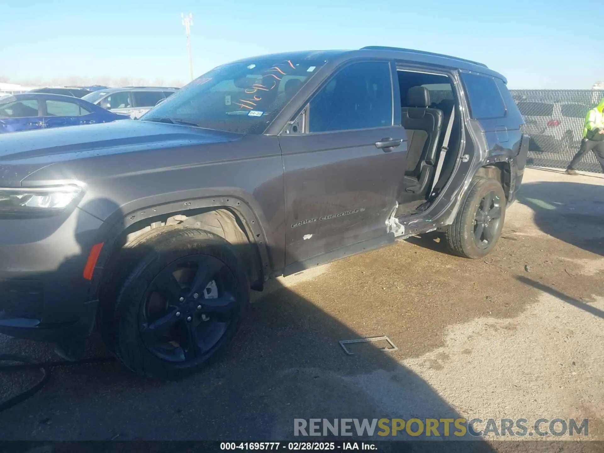 6 Photograph of a damaged car 1C4RJKAG7M8209612 JEEP GRAND CHEROKEE L 2021