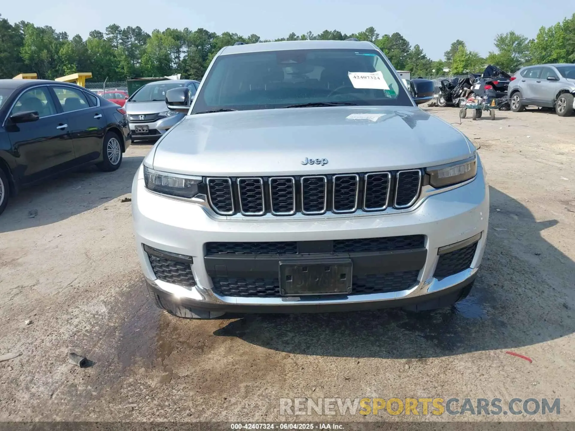 12 Photograph of a damaged car 1C4RJKBG0M8142947 JEEP GRAND CHEROKEE L 2021
