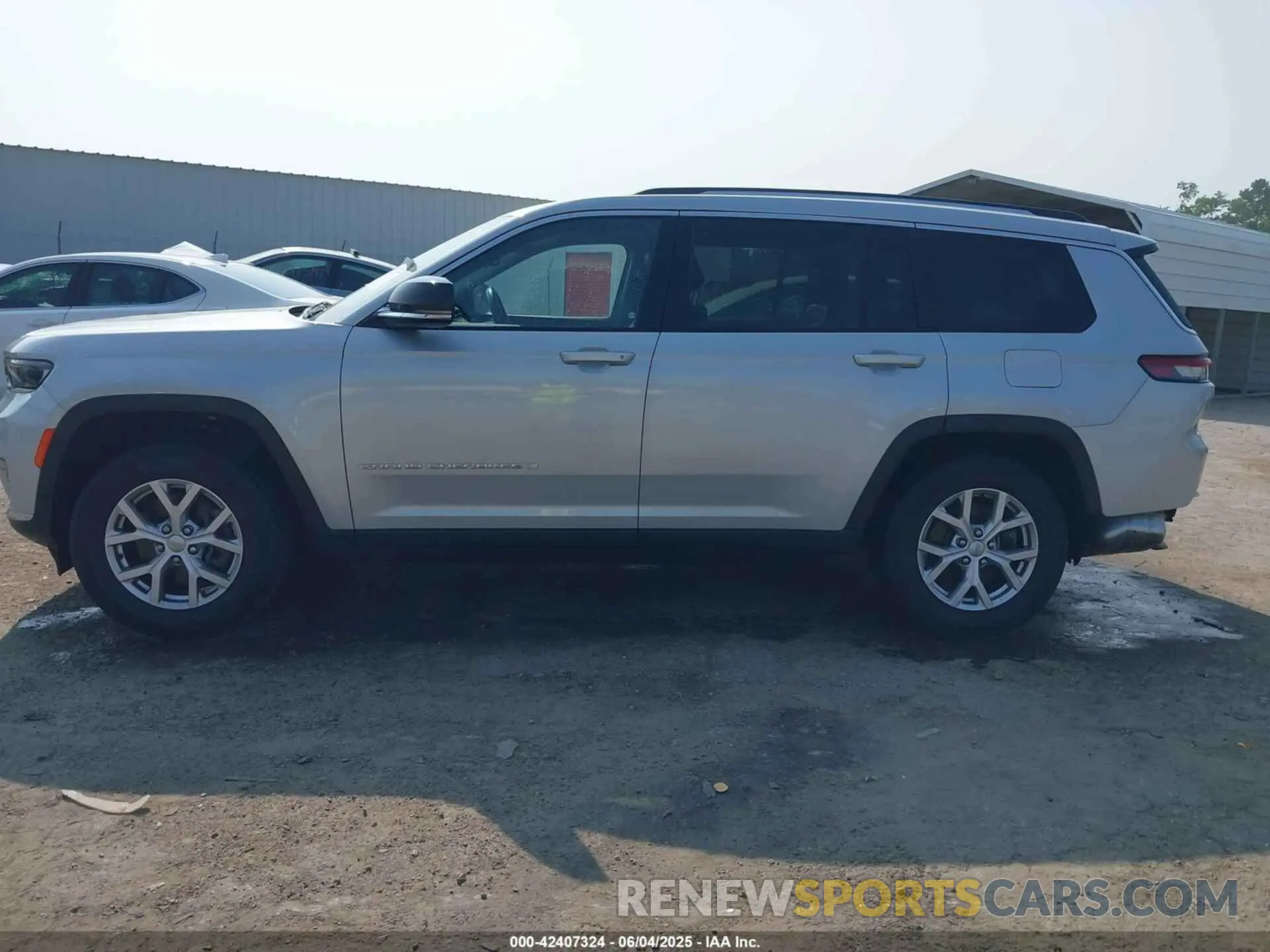 14 Photograph of a damaged car 1C4RJKBG0M8142947 JEEP GRAND CHEROKEE L 2021