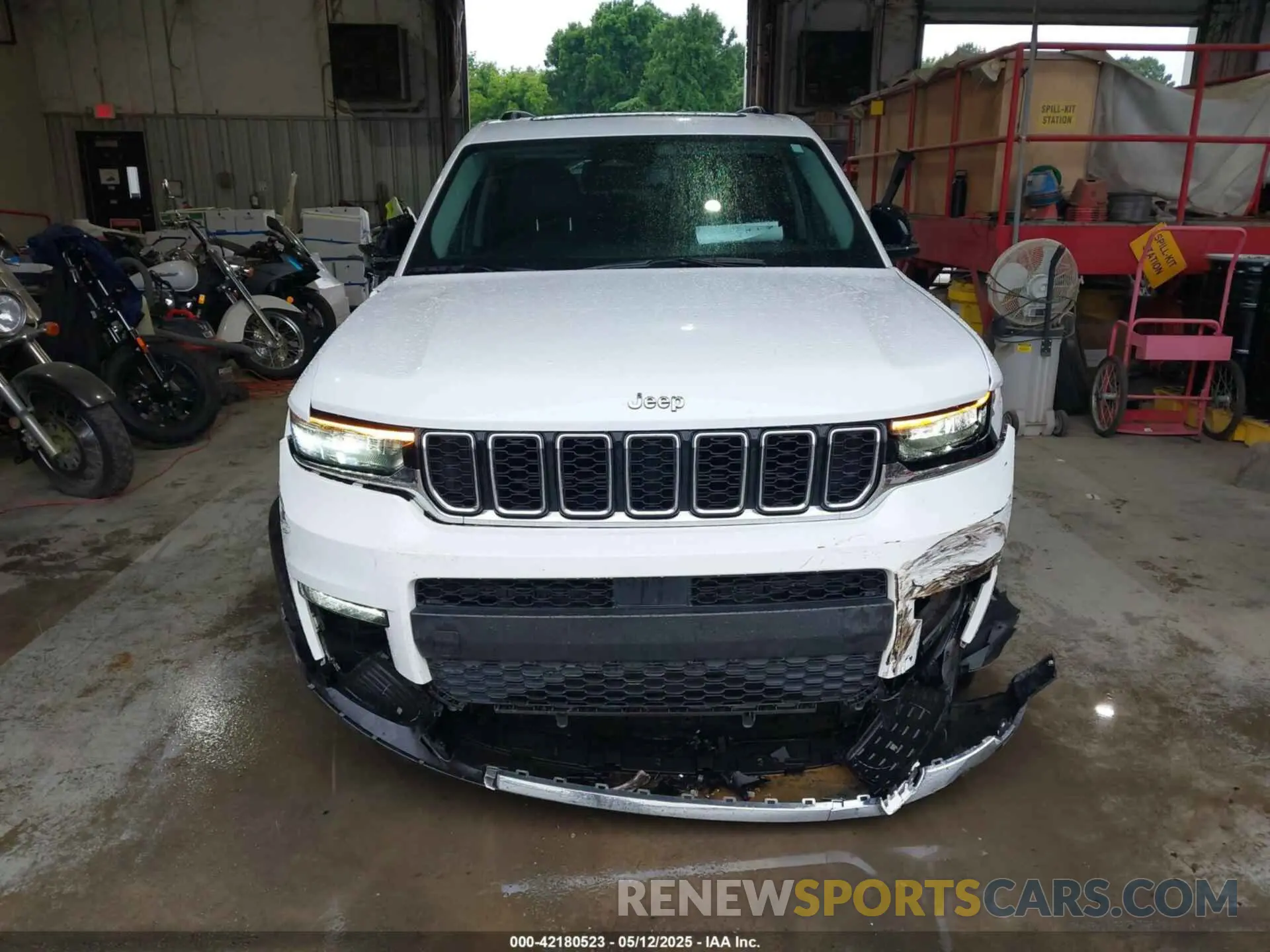 12 Photograph of a damaged car 1C4RJKBG0M8150885 JEEP GRAND CHEROKEE L 2021