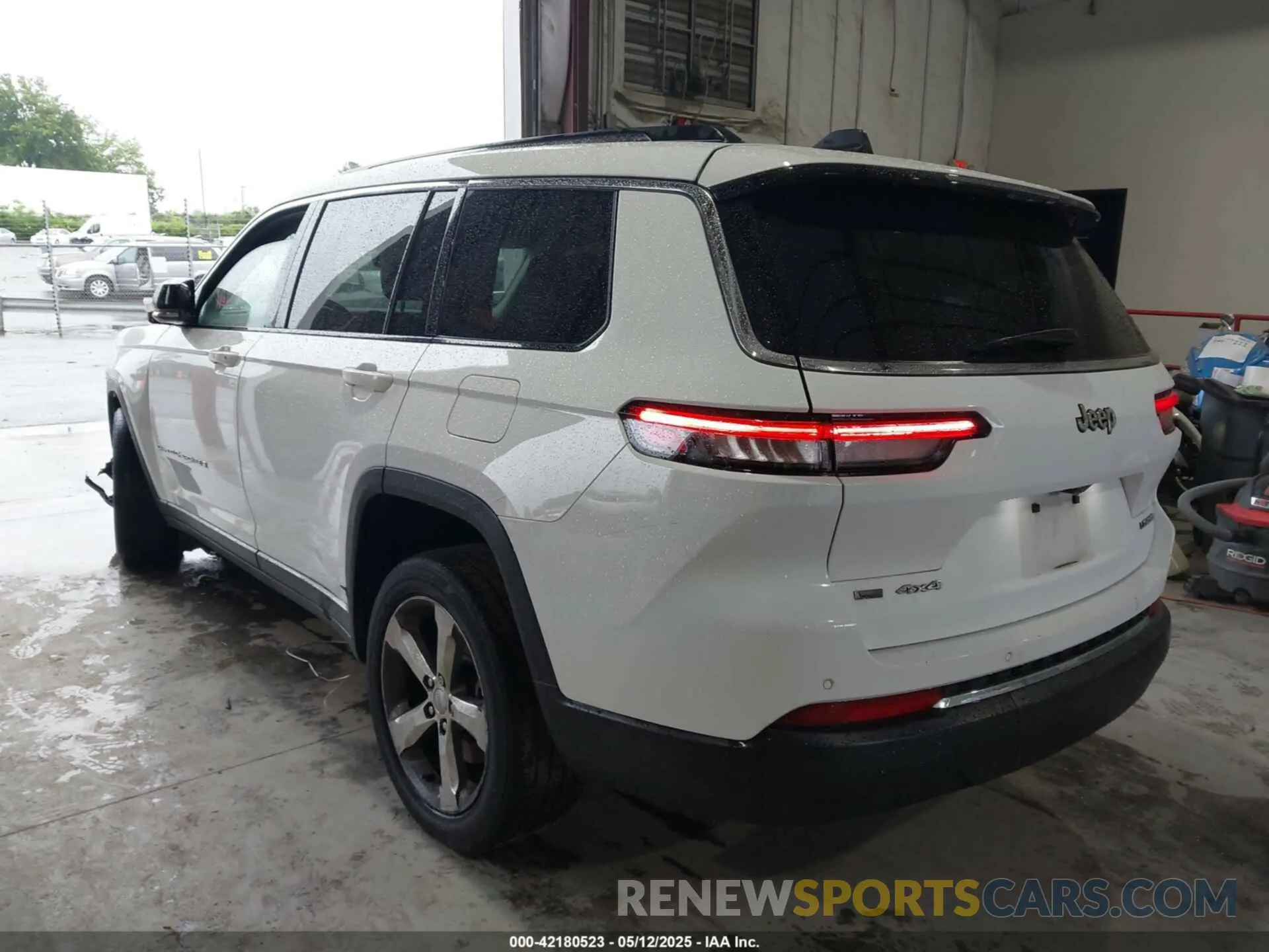 14 Photograph of a damaged car 1C4RJKBG0M8150885 JEEP GRAND CHEROKEE L 2021