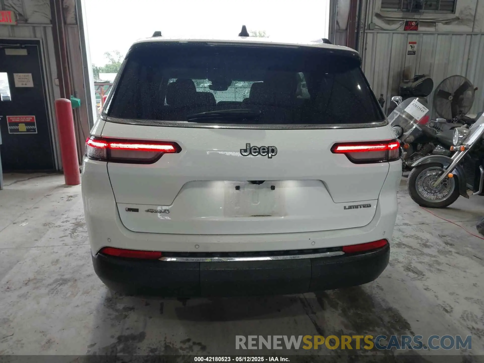16 Photograph of a damaged car 1C4RJKBG0M8150885 JEEP GRAND CHEROKEE L 2021