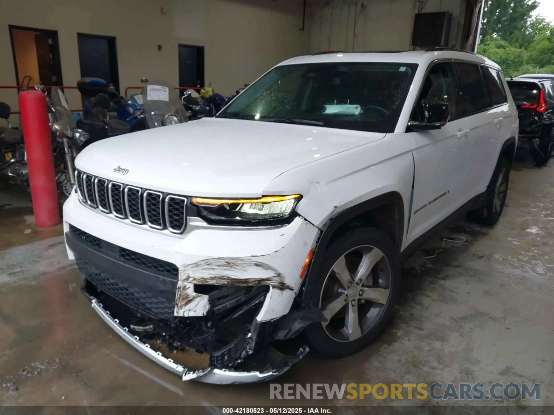 2 Photograph of a damaged car 1C4RJKBG0M8150885 JEEP GRAND CHEROKEE L 2021