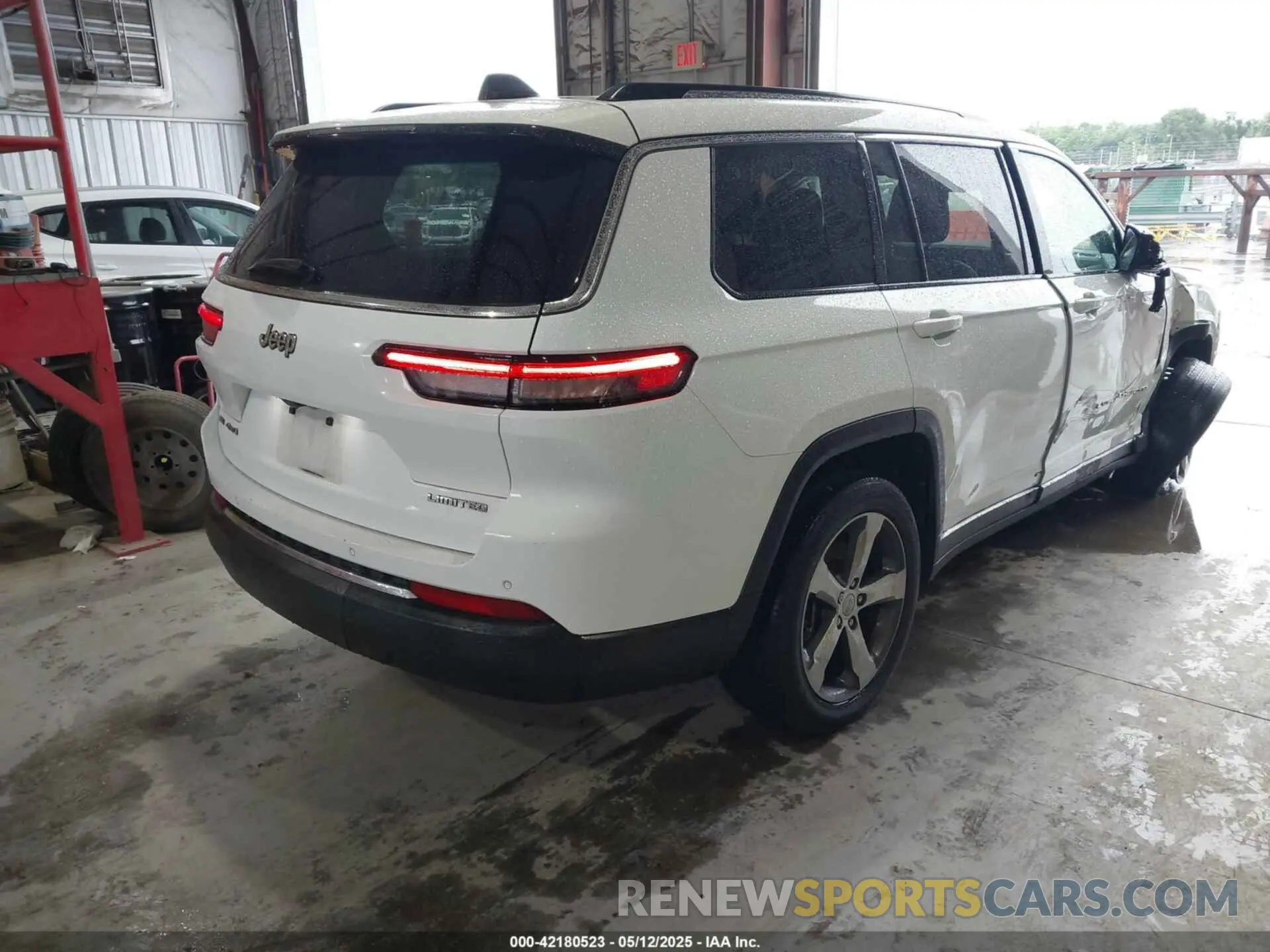 4 Photograph of a damaged car 1C4RJKBG0M8150885 JEEP GRAND CHEROKEE L 2021