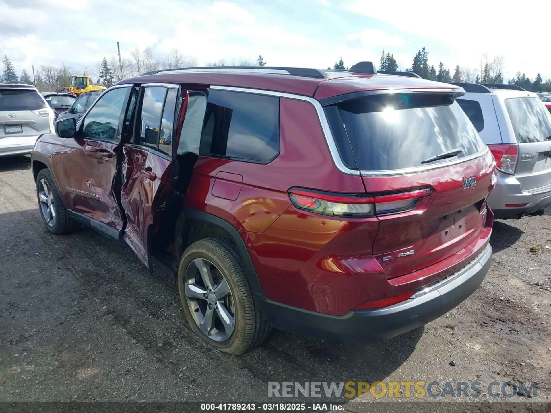 3 Photograph of a damaged car 1C4RJKBG0M8171350 JEEP GRAND CHEROKEE L 2021