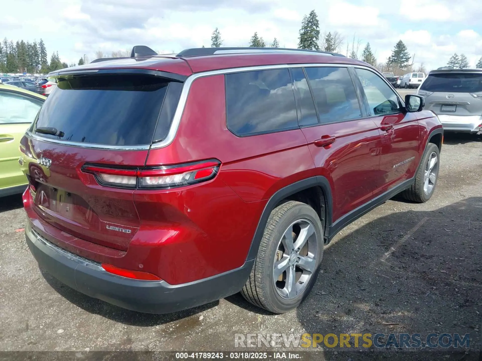 4 Photograph of a damaged car 1C4RJKBG0M8171350 JEEP GRAND CHEROKEE L 2021