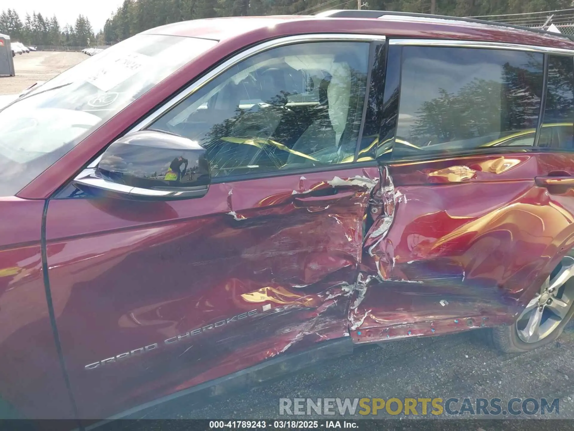 6 Photograph of a damaged car 1C4RJKBG0M8171350 JEEP GRAND CHEROKEE L 2021