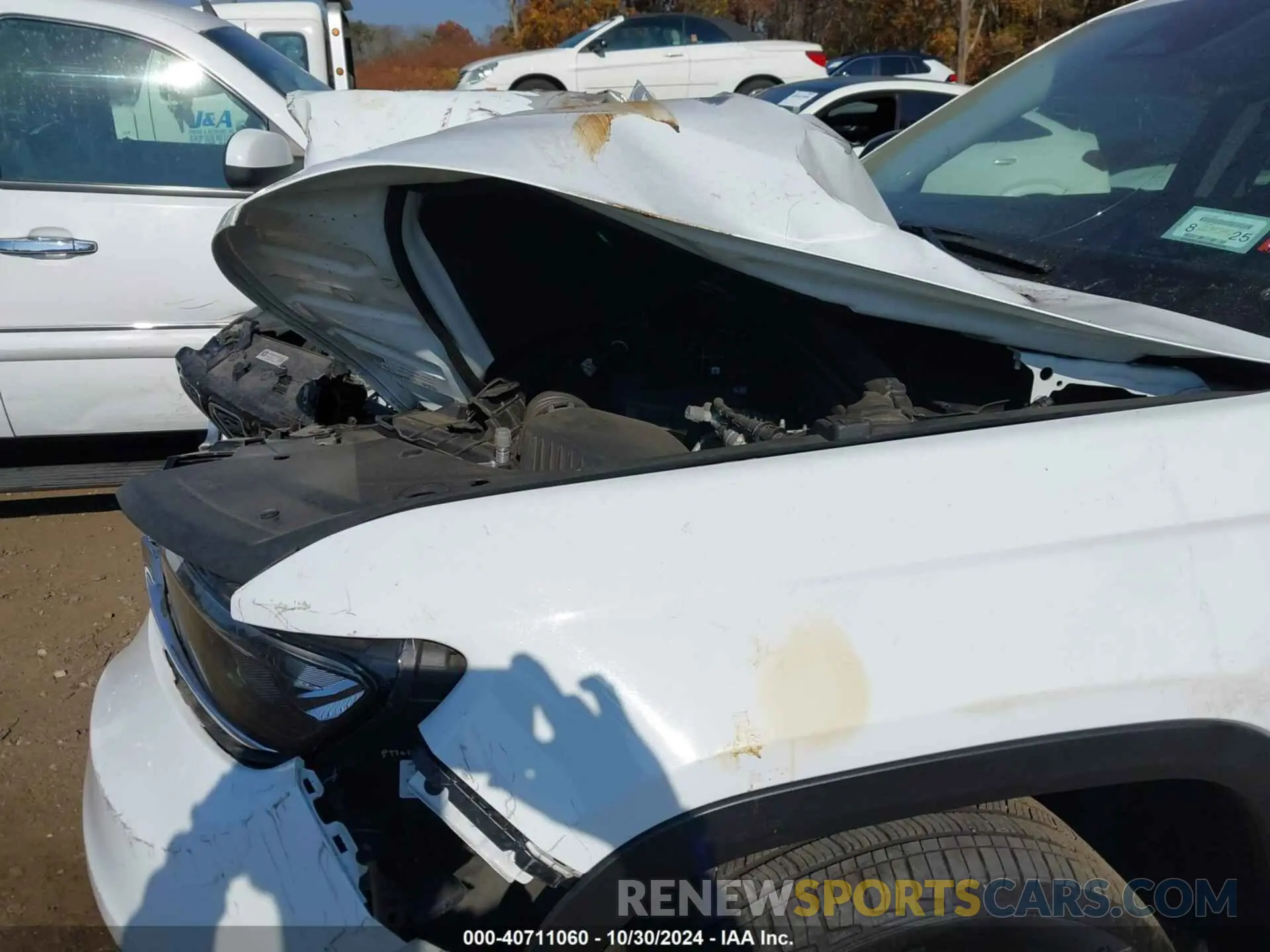 17 Photograph of a damaged car 1C4RJKBG0M8185457 JEEP GRAND CHEROKEE L 2021