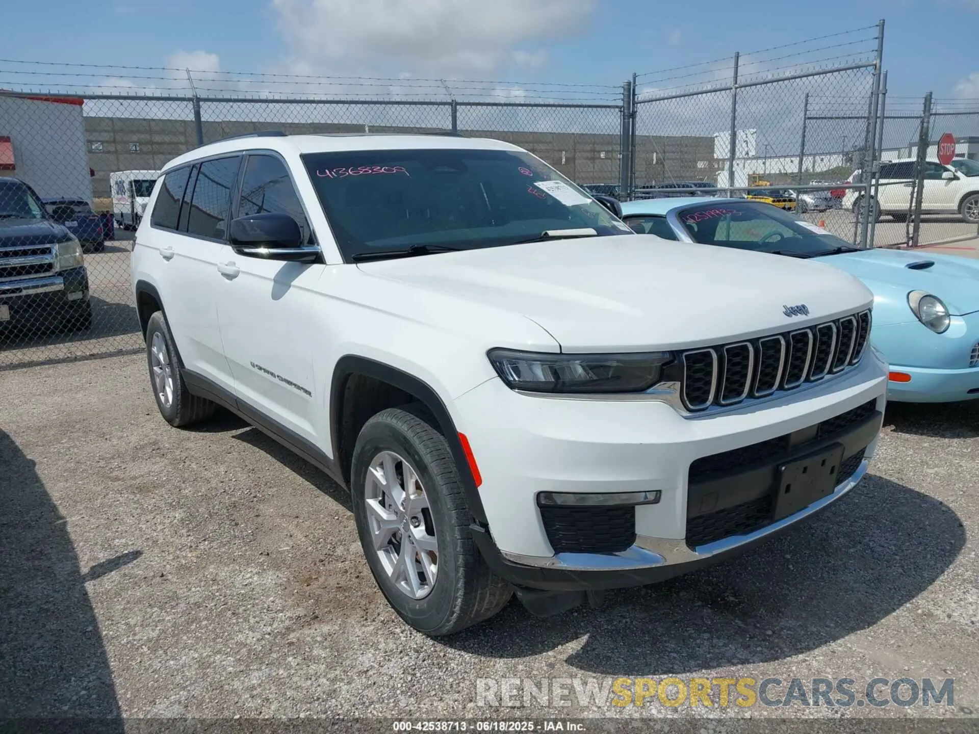 1 Photograph of a damaged car 1C4RJKBG0M8202547 JEEP GRAND CHEROKEE L 2021