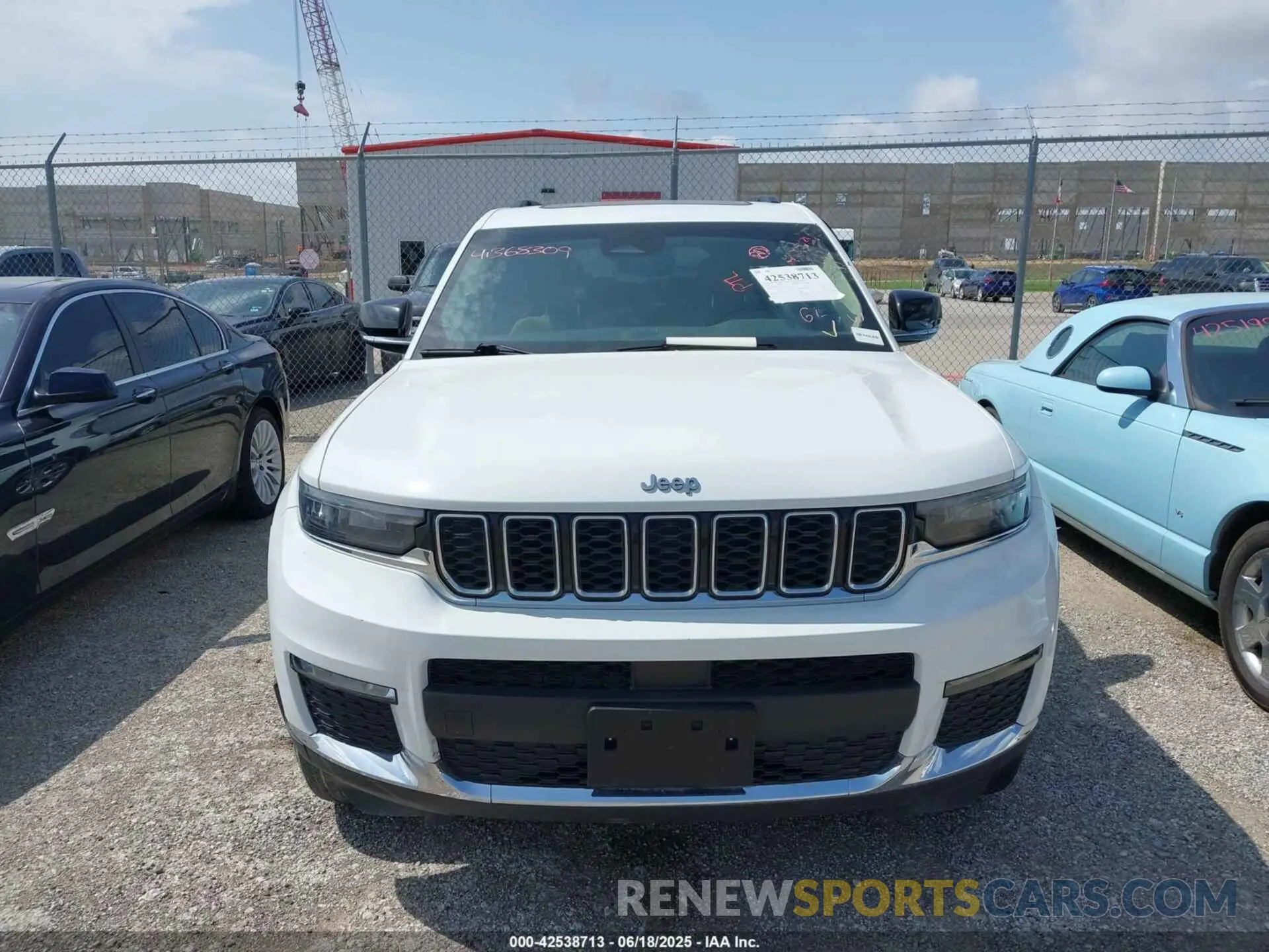 12 Photograph of a damaged car 1C4RJKBG0M8202547 JEEP GRAND CHEROKEE L 2021