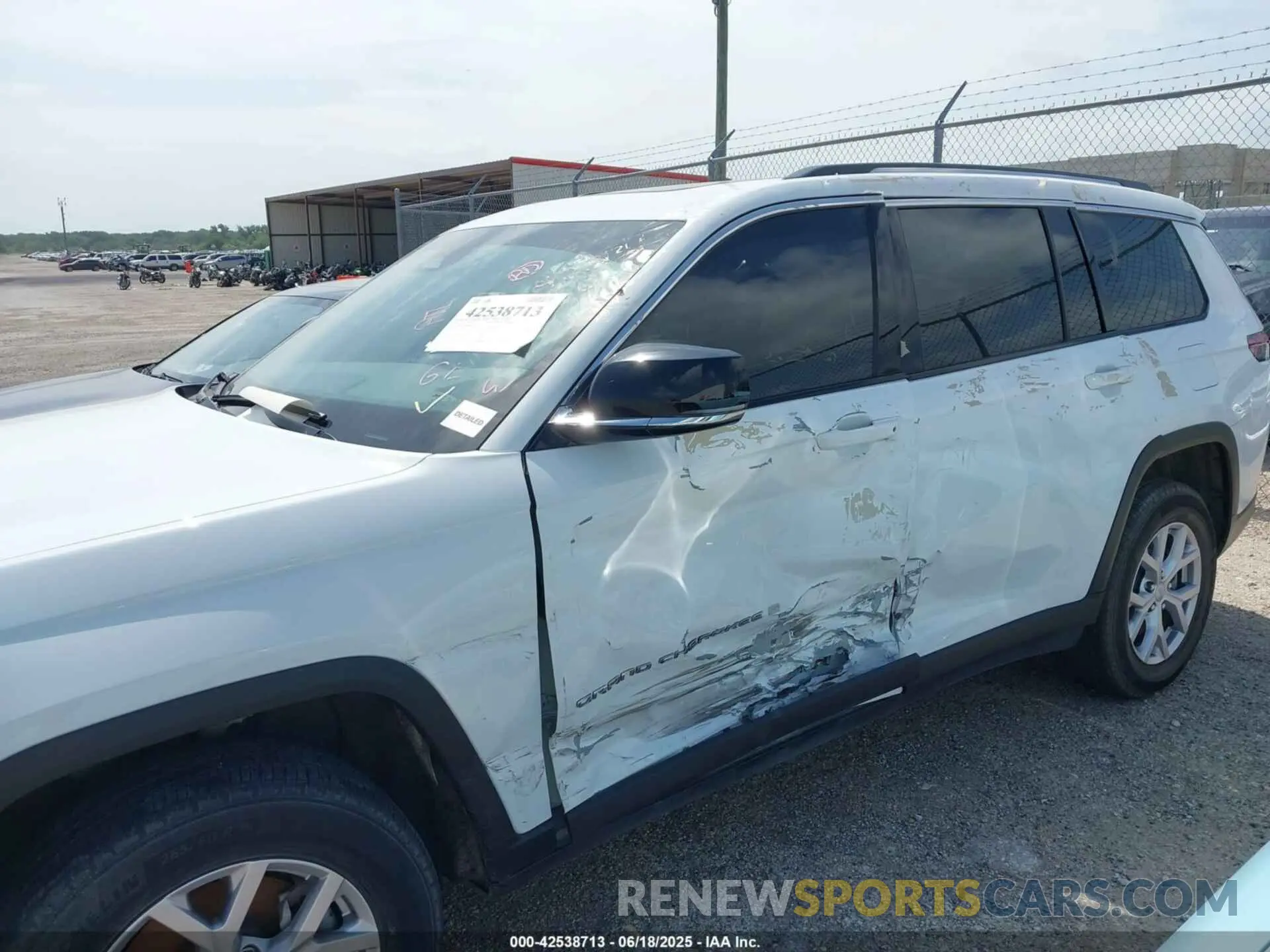 6 Photograph of a damaged car 1C4RJKBG0M8202547 JEEP GRAND CHEROKEE L 2021