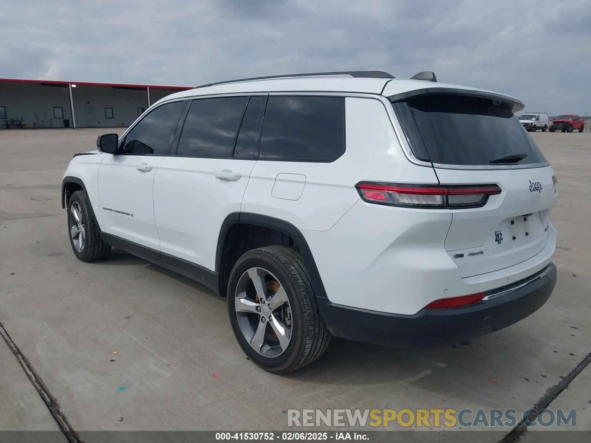 3 Photograph of a damaged car 1C4RJKBG1M8106569 JEEP GRAND CHEROKEE L 2021