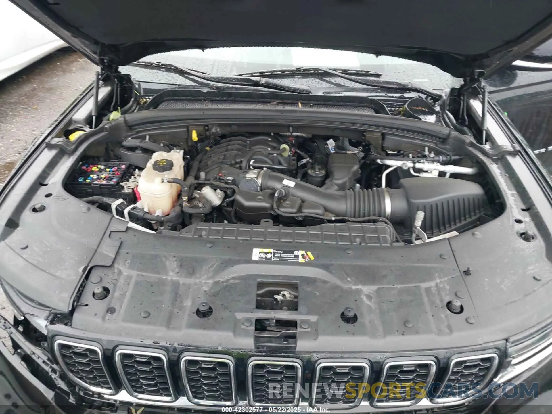 10 Photograph of a damaged car 1C4RJKBG1M8137417 JEEP GRAND CHEROKEE L 2021