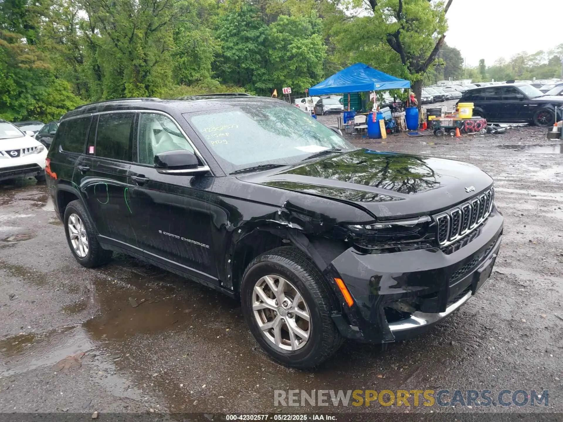 13 Photograph of a damaged car 1C4RJKBG1M8137417 JEEP GRAND CHEROKEE L 2021