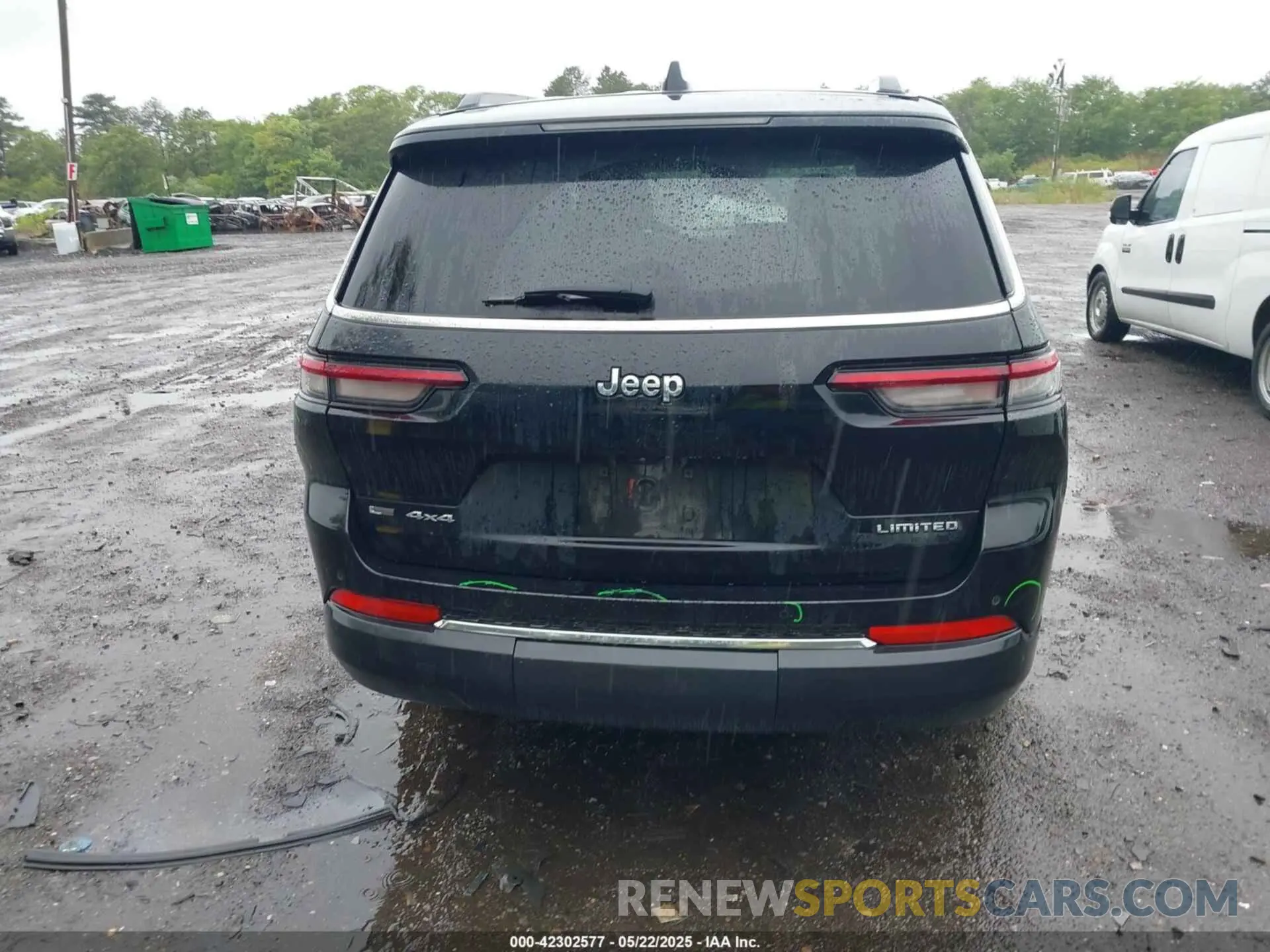 16 Photograph of a damaged car 1C4RJKBG1M8137417 JEEP GRAND CHEROKEE L 2021