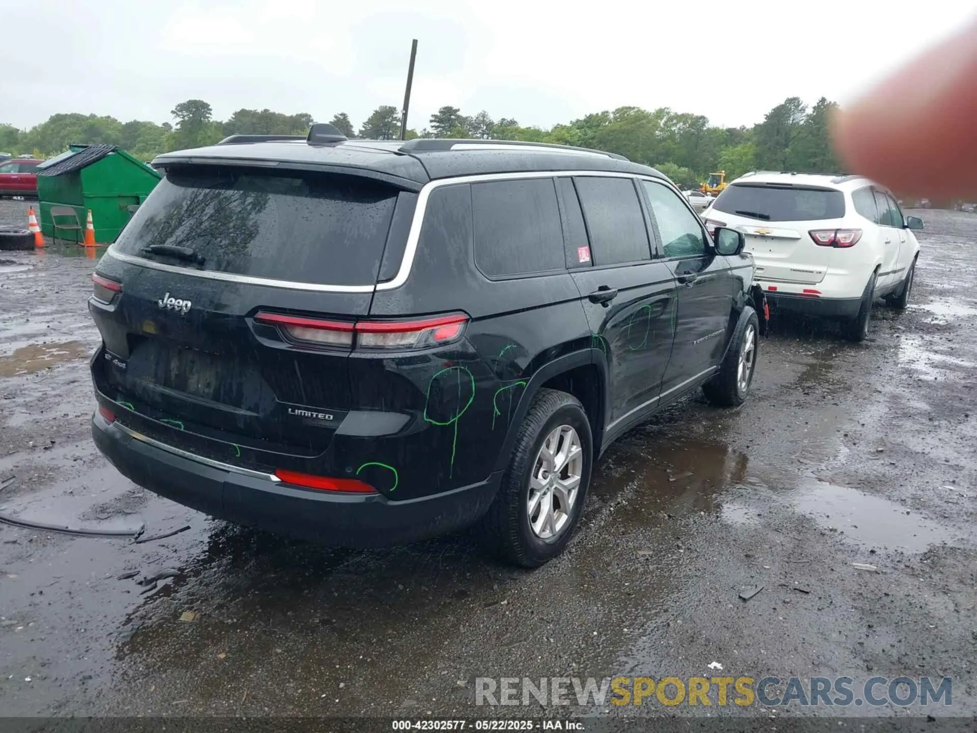 4 Photograph of a damaged car 1C4RJKBG1M8137417 JEEP GRAND CHEROKEE L 2021