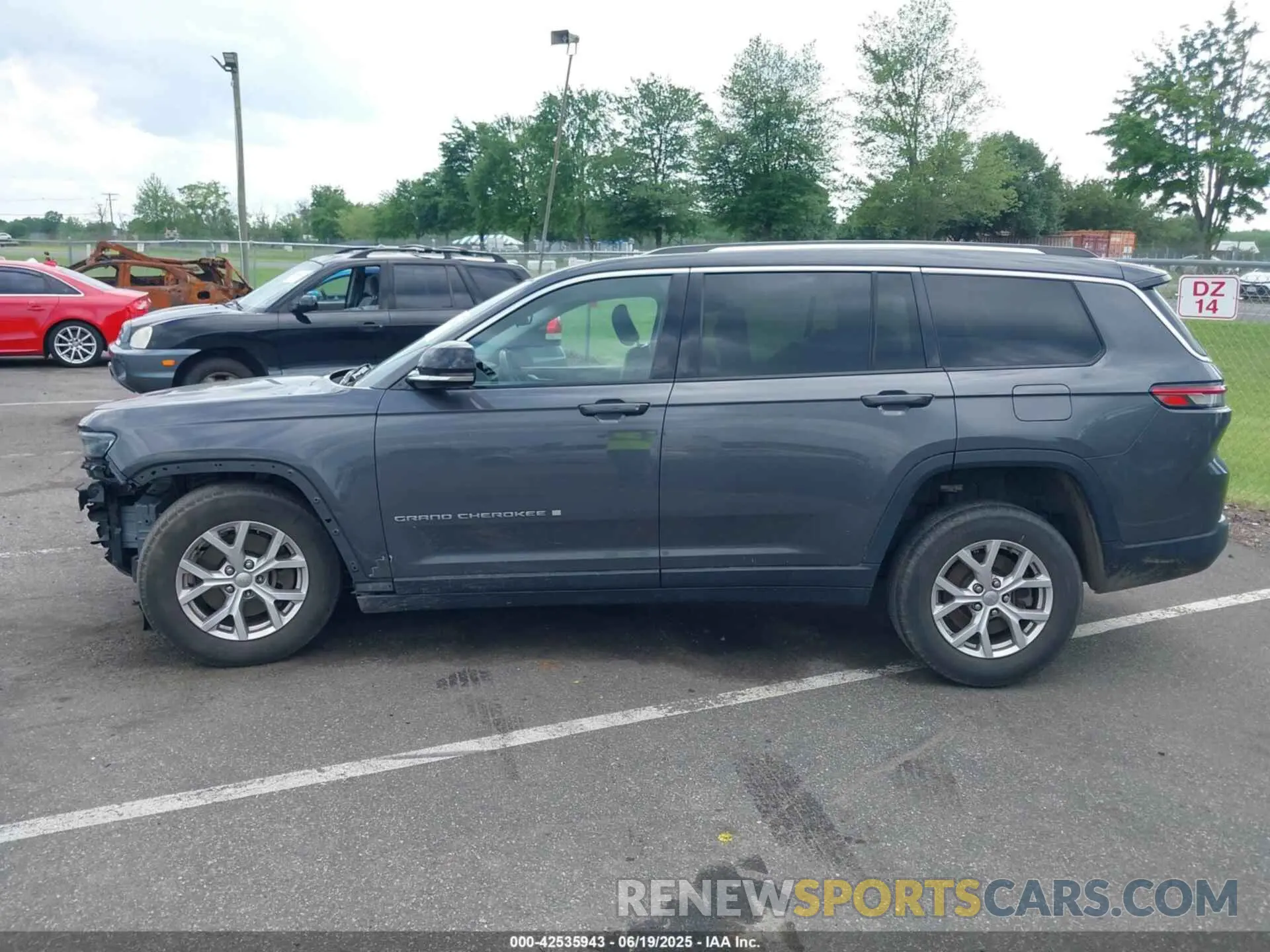 14 Photograph of a damaged car 1C4RJKBG1M8157263 JEEP GRAND CHEROKEE L 2021