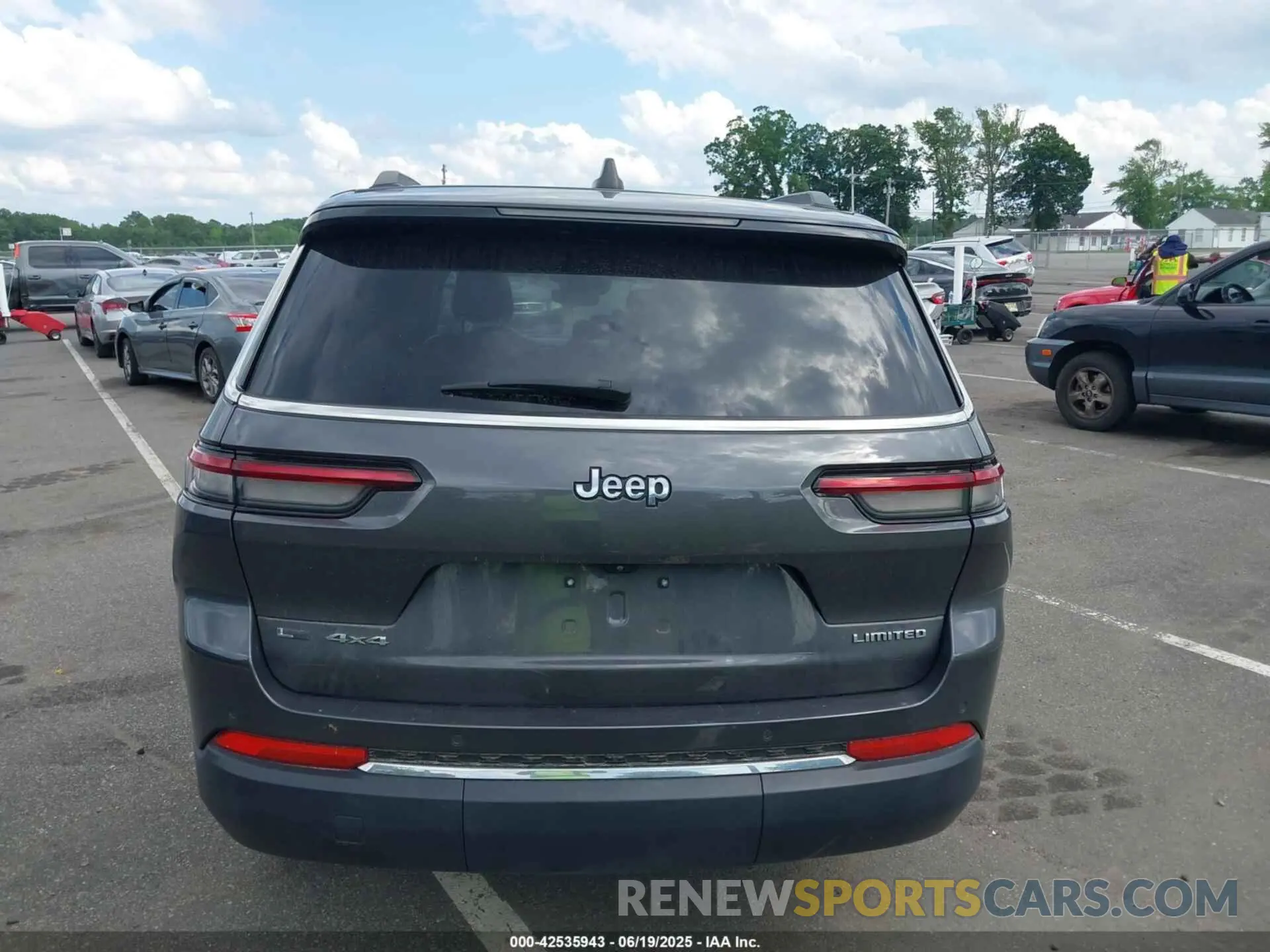 16 Photograph of a damaged car 1C4RJKBG1M8157263 JEEP GRAND CHEROKEE L 2021