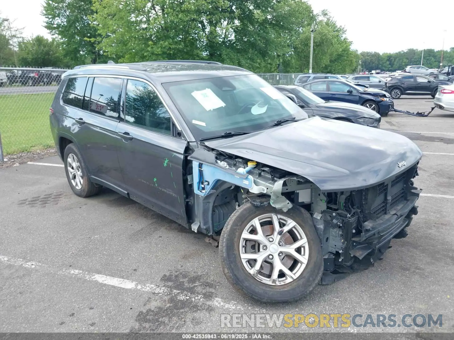 17 Photograph of a damaged car 1C4RJKBG1M8157263 JEEP GRAND CHEROKEE L 2021