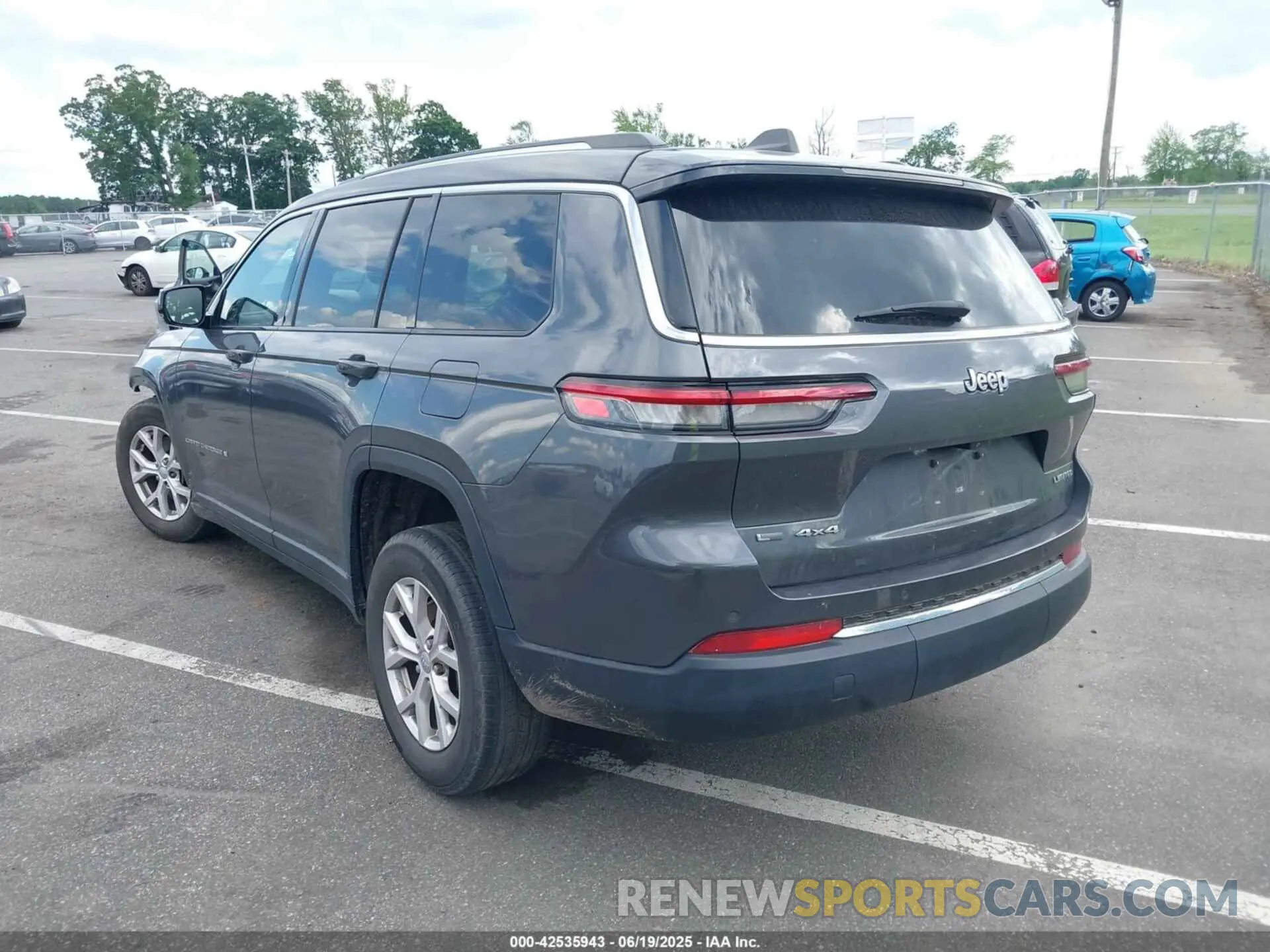 3 Photograph of a damaged car 1C4RJKBG1M8157263 JEEP GRAND CHEROKEE L 2021