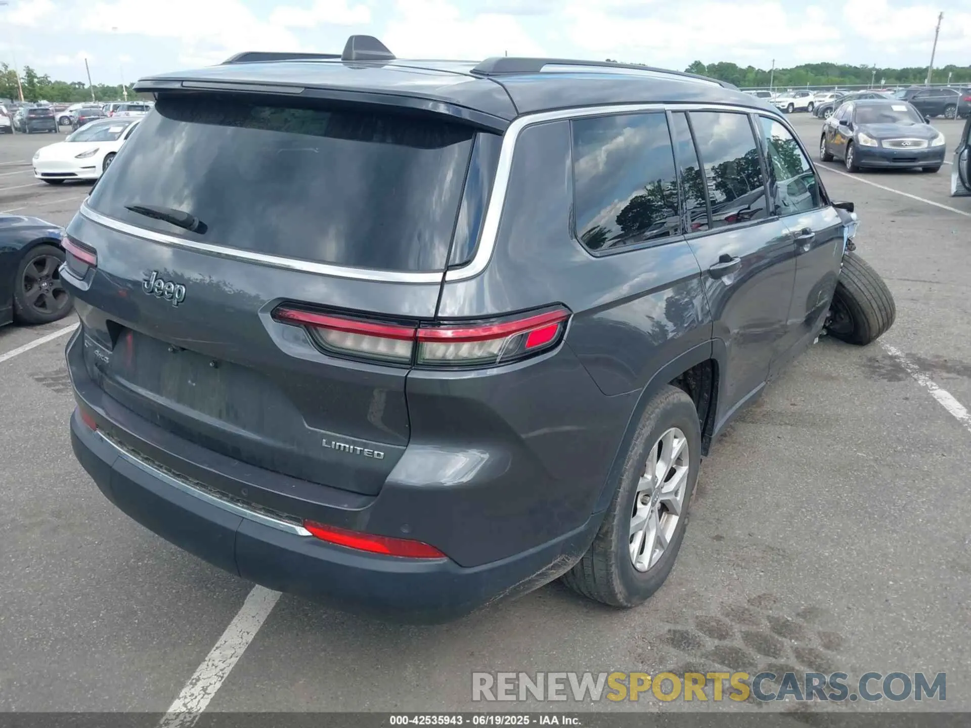 4 Photograph of a damaged car 1C4RJKBG1M8157263 JEEP GRAND CHEROKEE L 2021