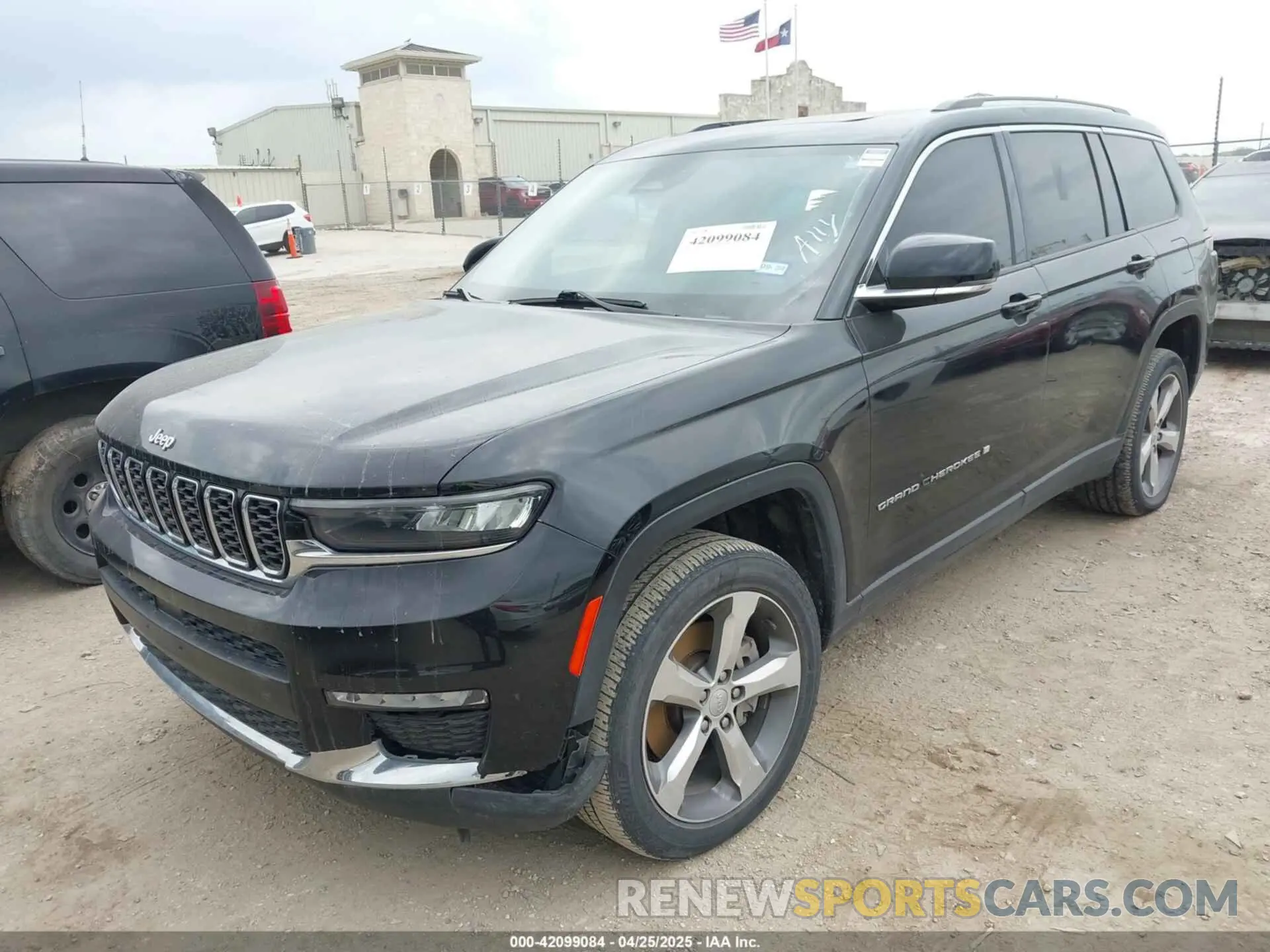 2 Photograph of a damaged car 1C4RJKBG2M8108265 JEEP GRAND CHEROKEE L 2021