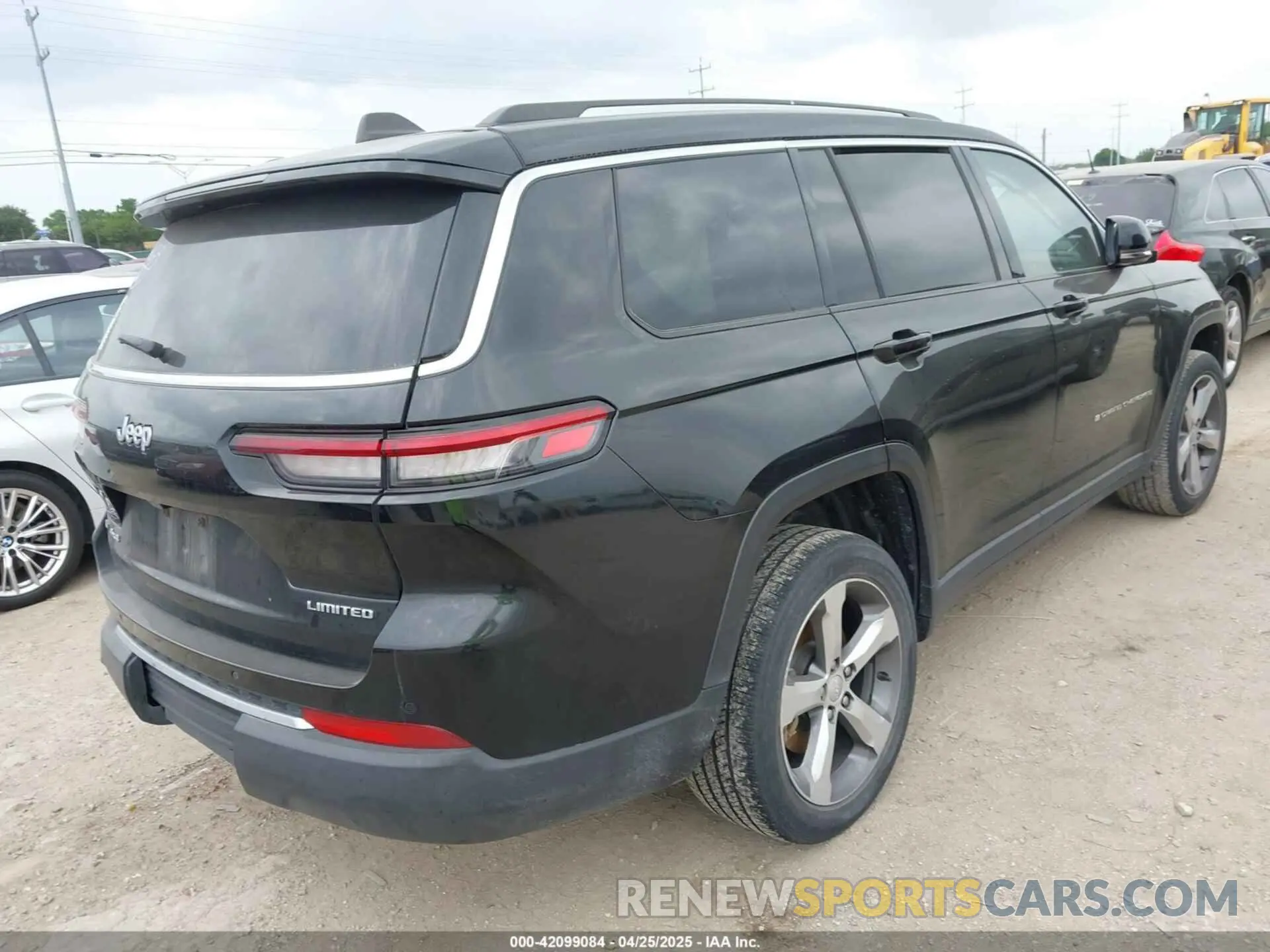 4 Photograph of a damaged car 1C4RJKBG2M8108265 JEEP GRAND CHEROKEE L 2021