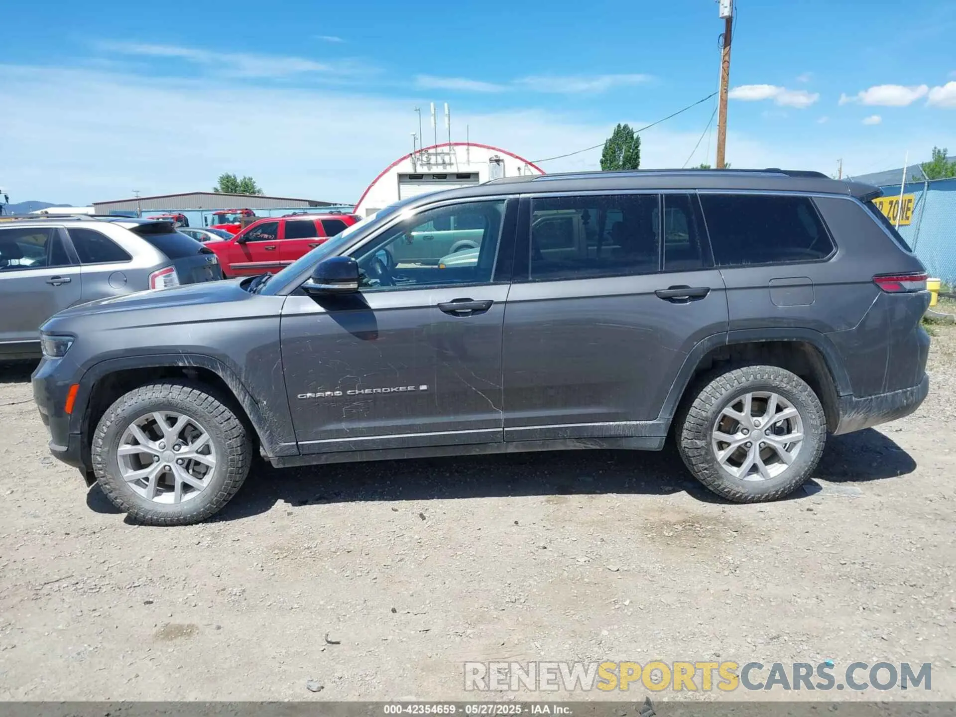 14 Photograph of a damaged car 1C4RJKBG2M8138950 JEEP GRAND CHEROKEE L 2021