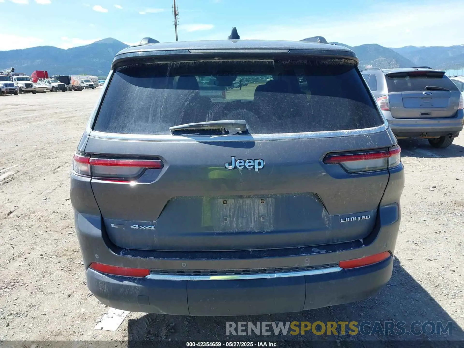 16 Photograph of a damaged car 1C4RJKBG2M8138950 JEEP GRAND CHEROKEE L 2021
